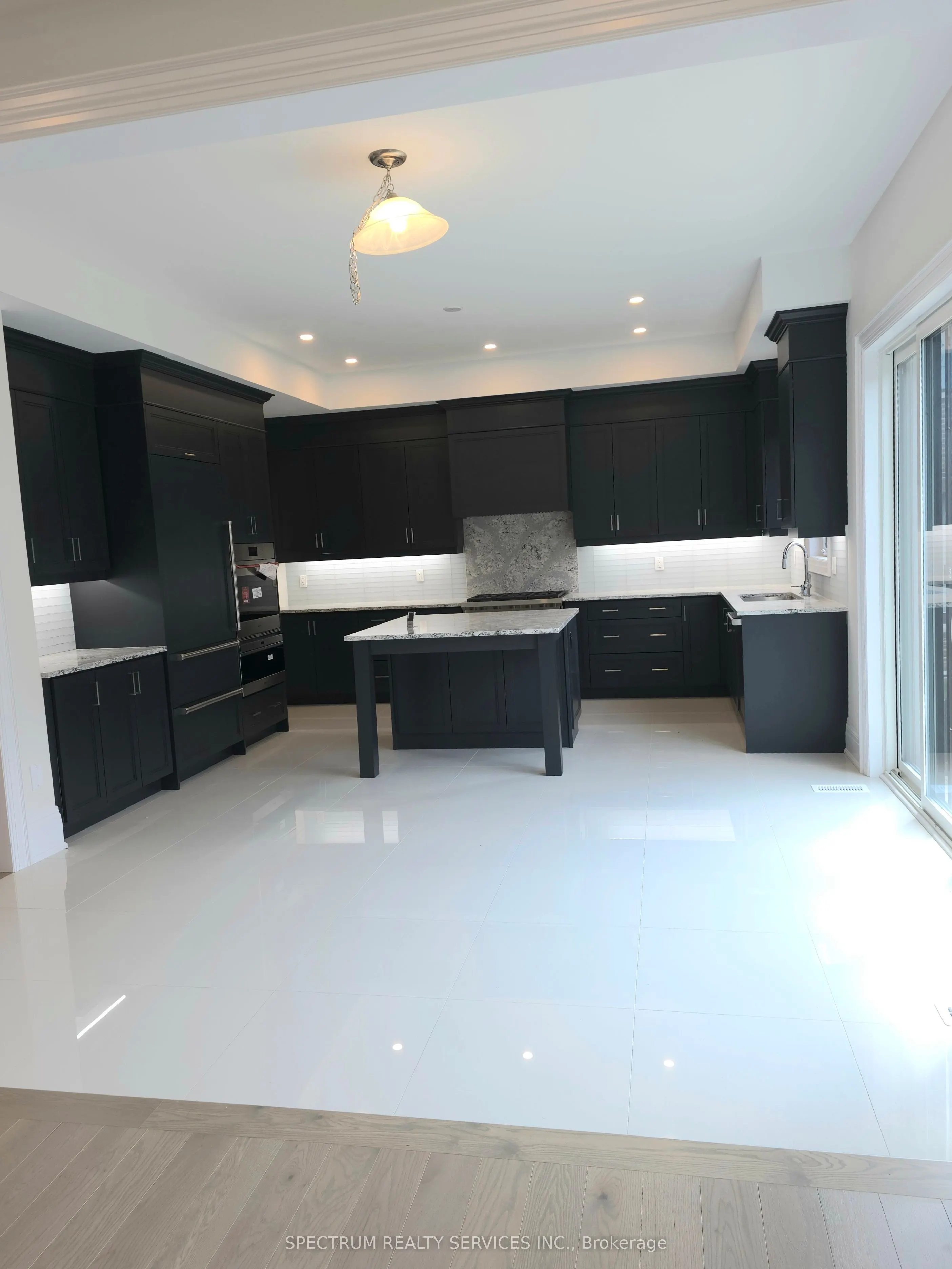 10 Adario Crescent