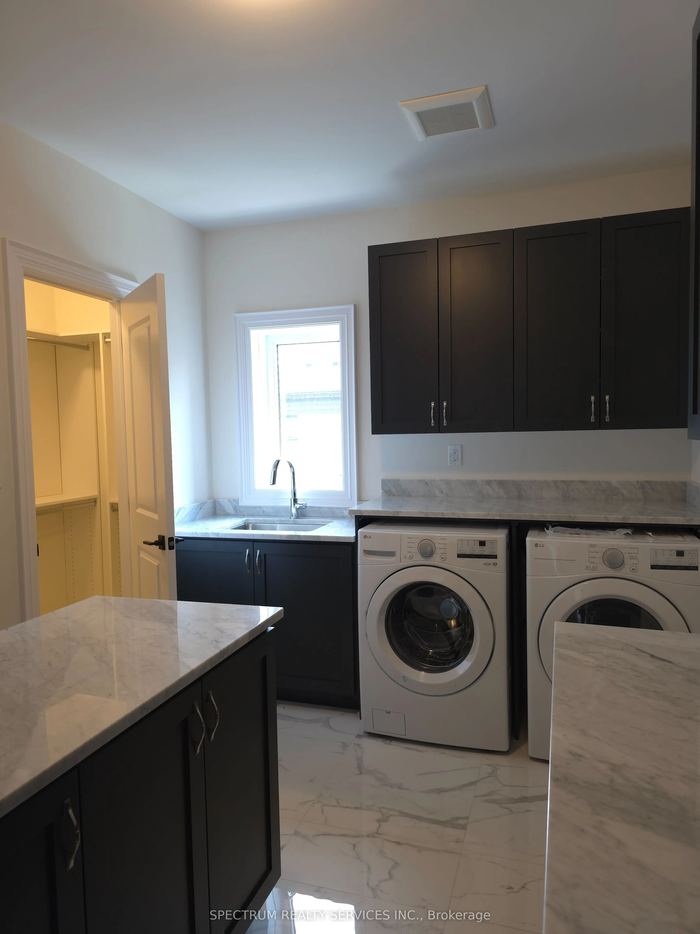 10 Adario Crescent