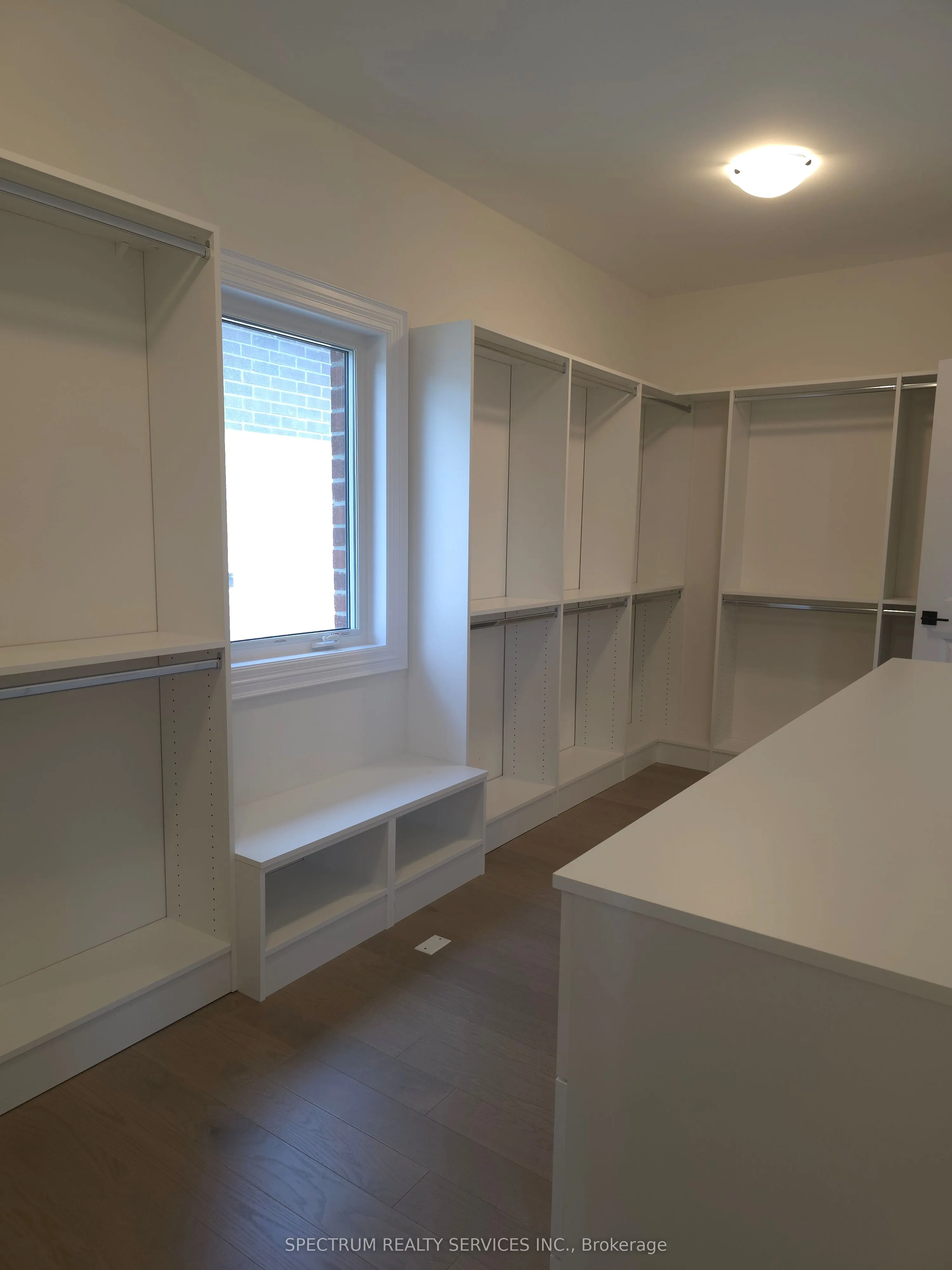 10 Adario Crescent