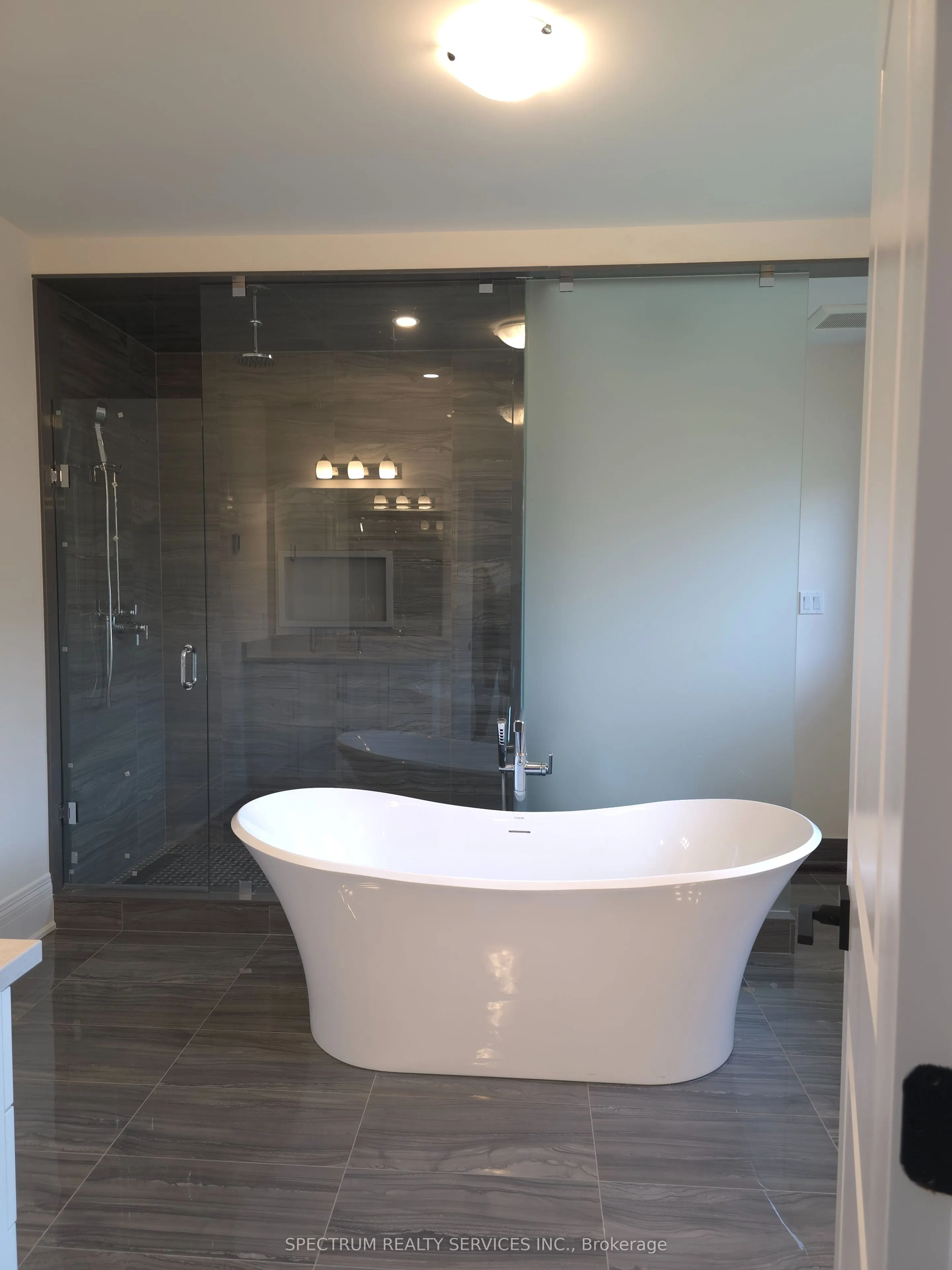 10 Adario Crescent
