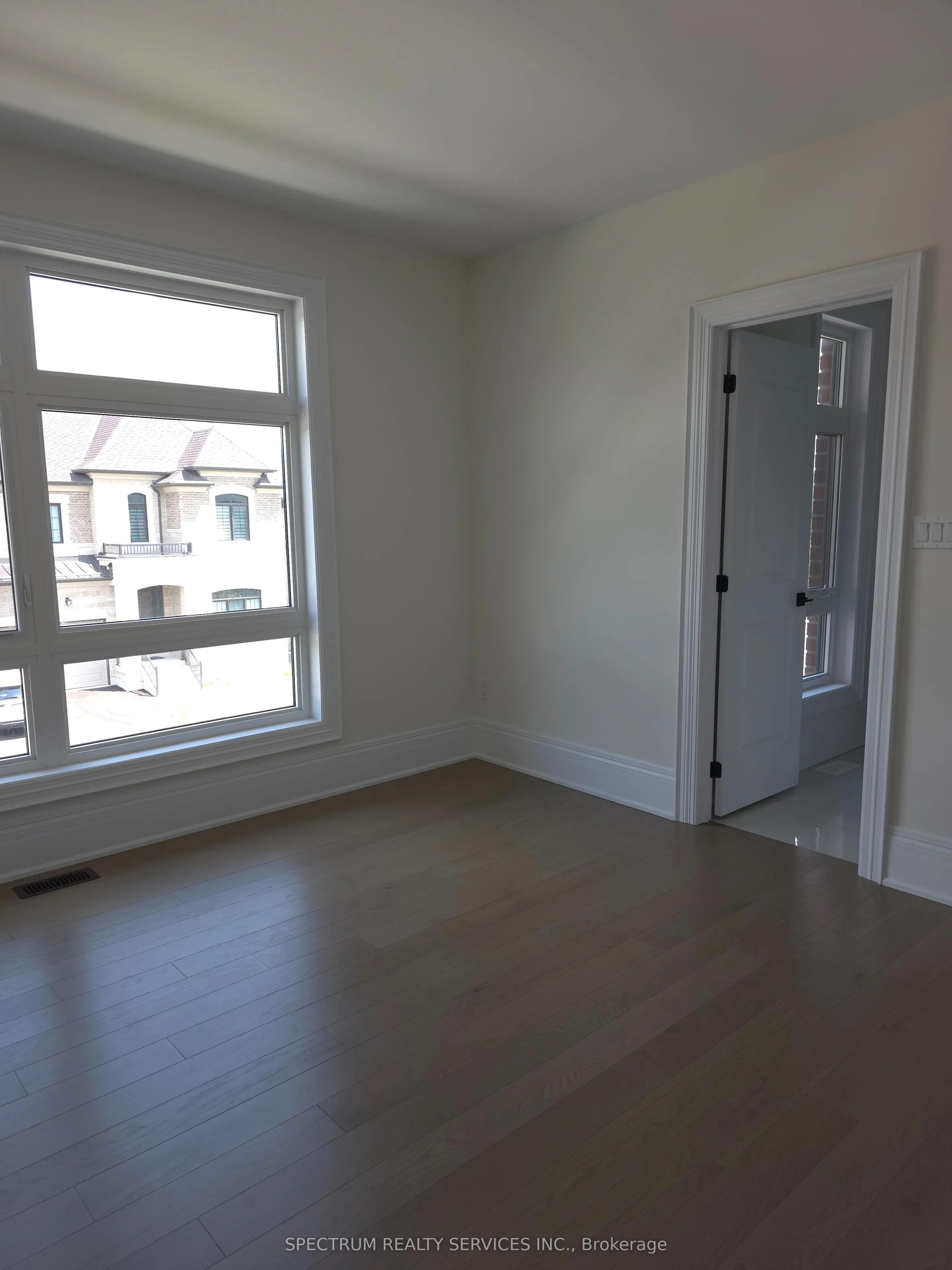 10 Adario Crescent