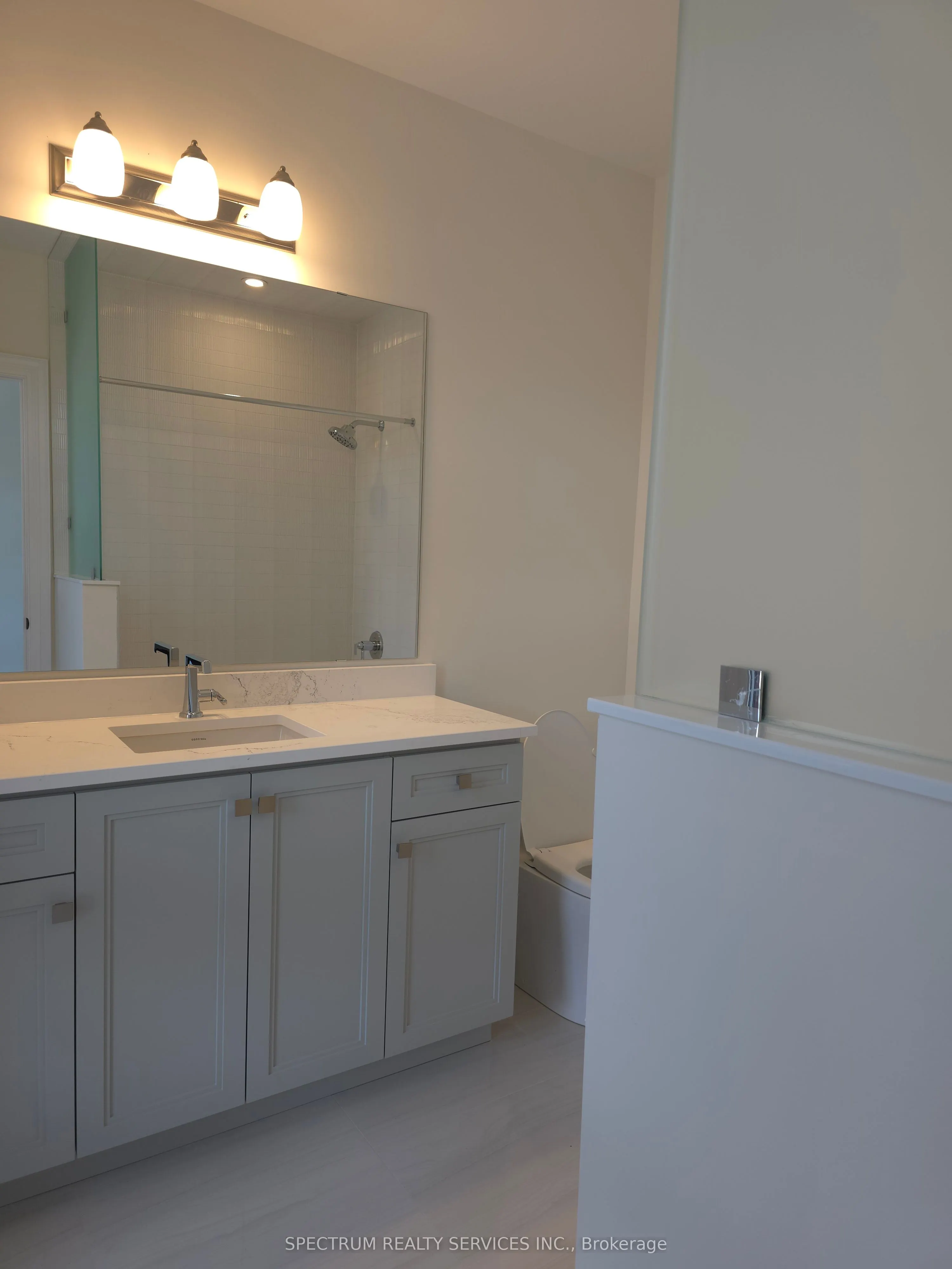 10 Adario Crescent