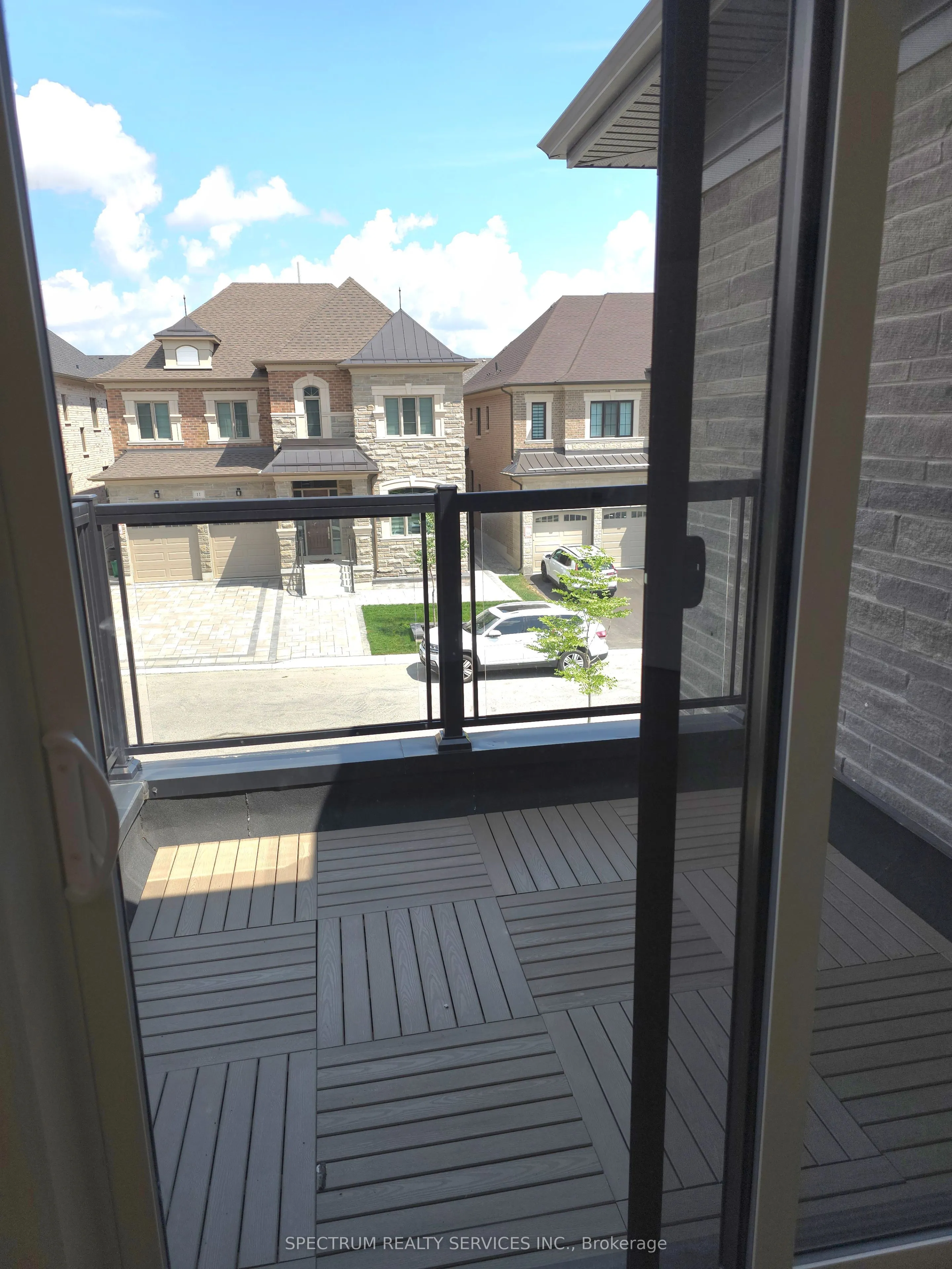10 Adario Crescent