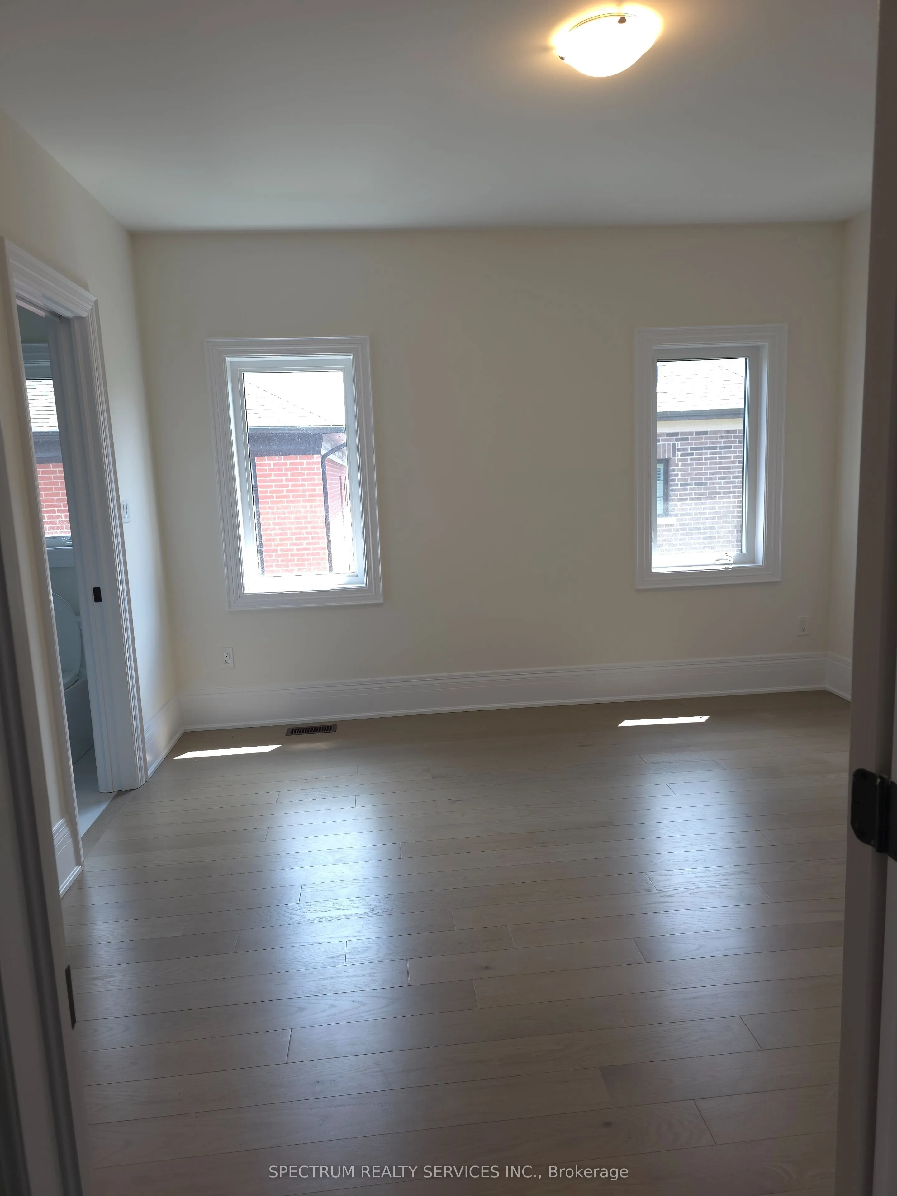10 Adario Crescent
