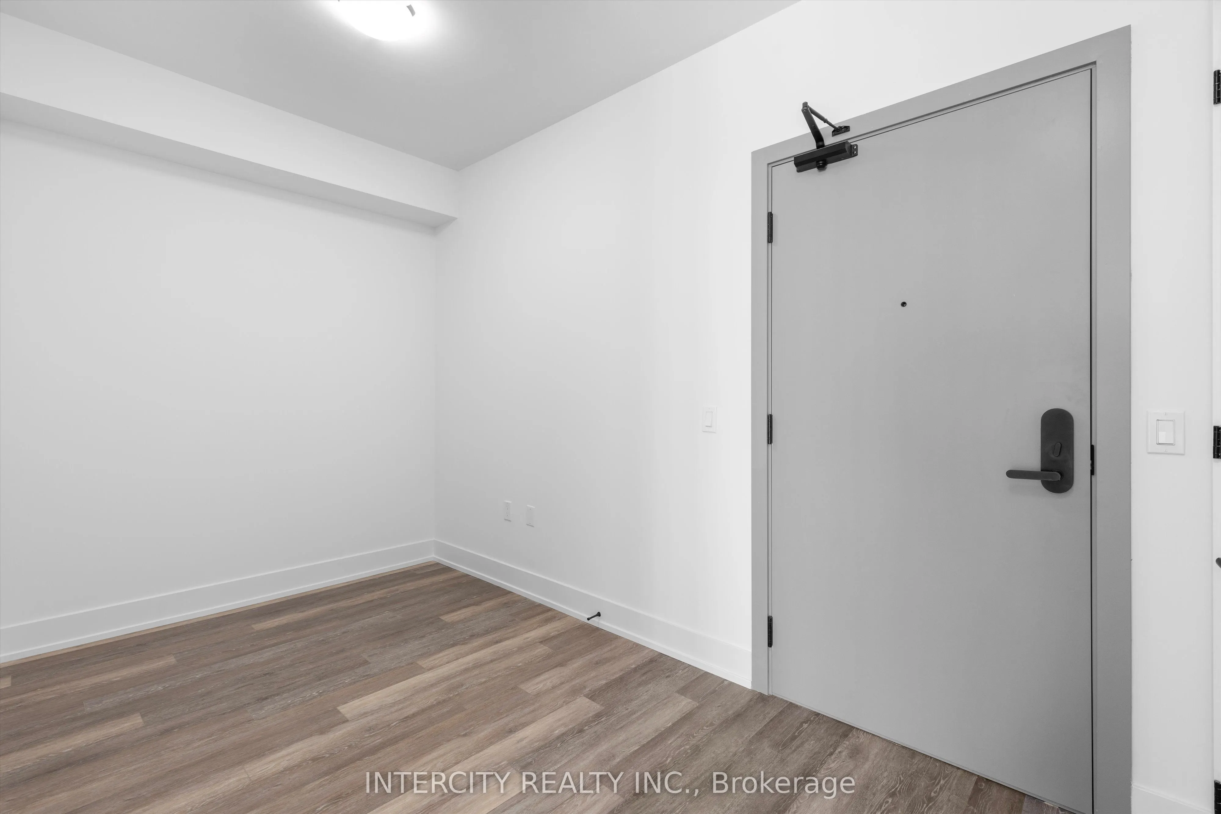 2075 King Road, #213