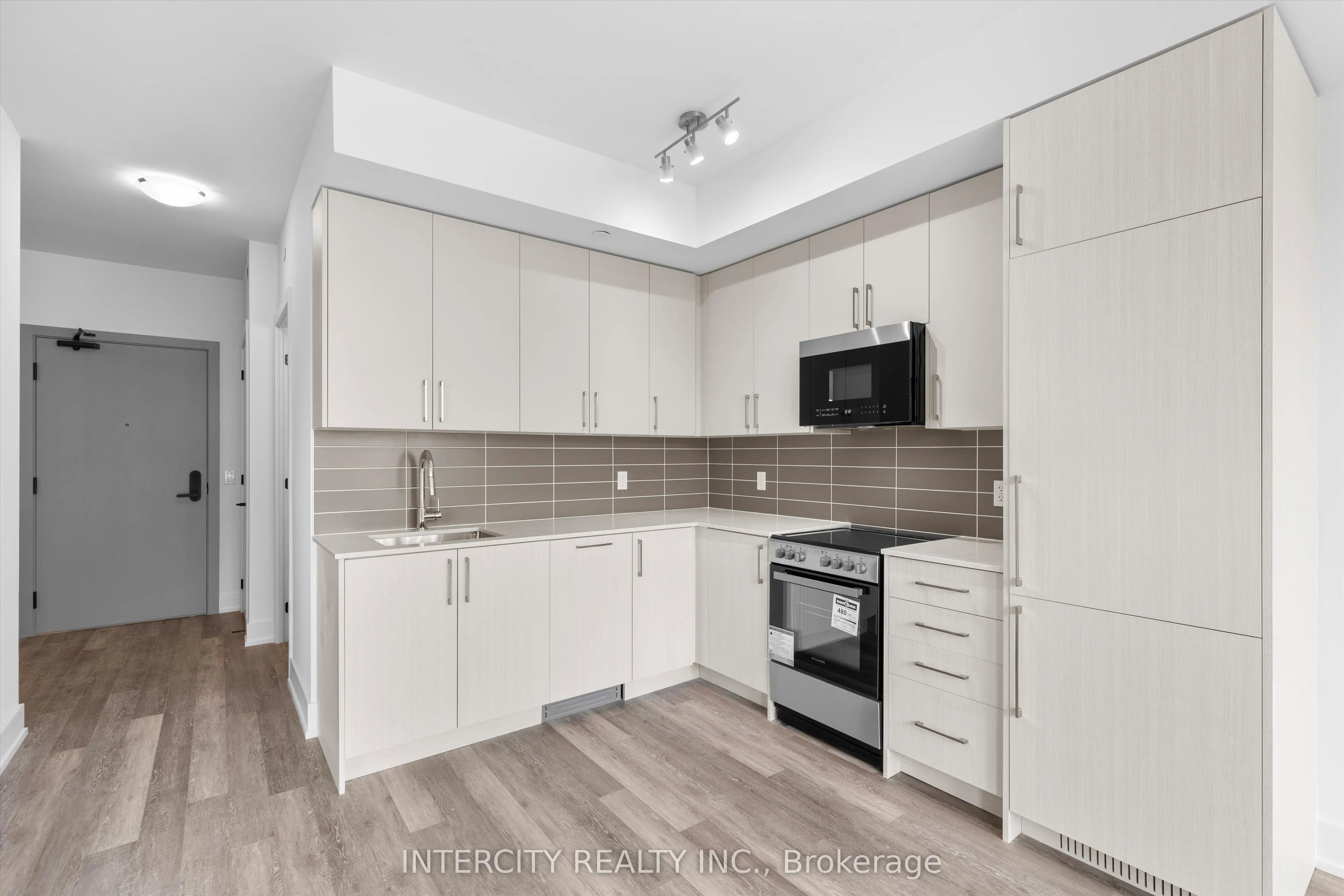 2075 King Road, #213