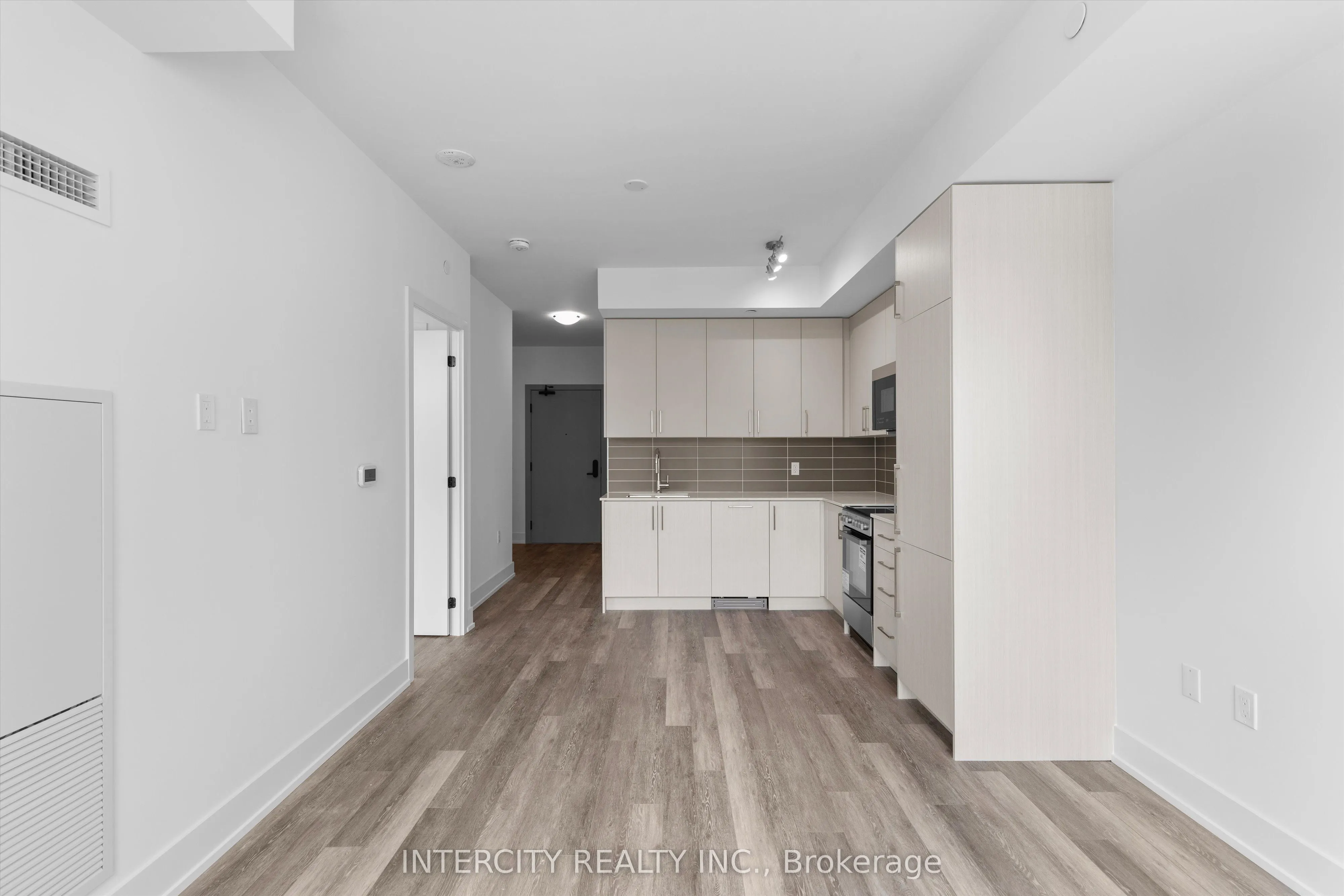 2075 King Road, #213