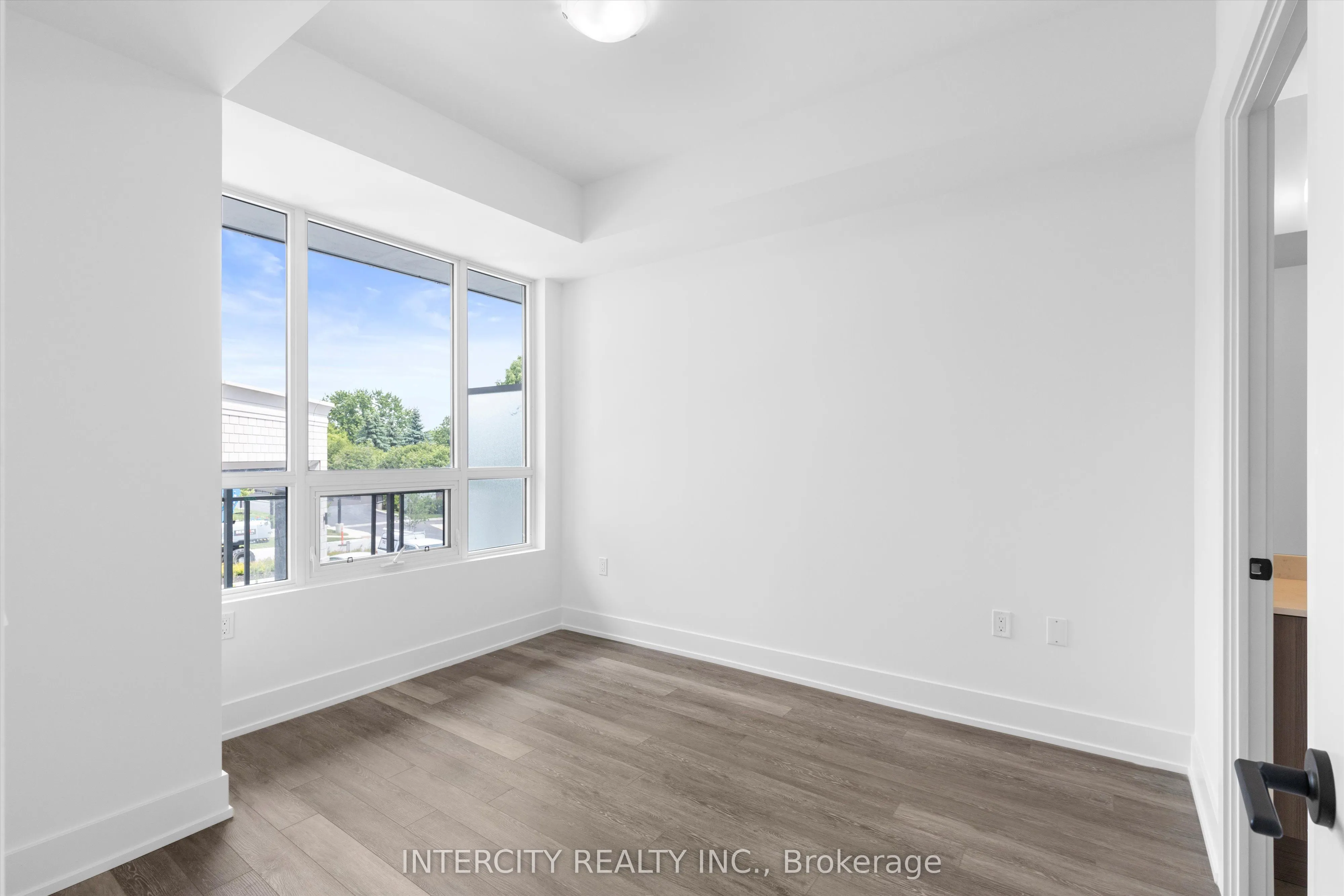 2075 King Road, #213