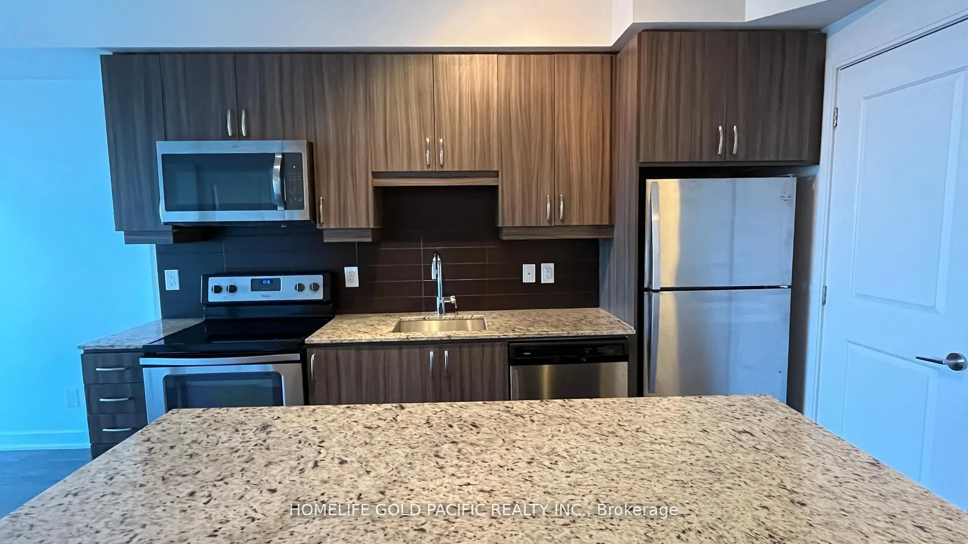 9201 Yonge Street, #1807