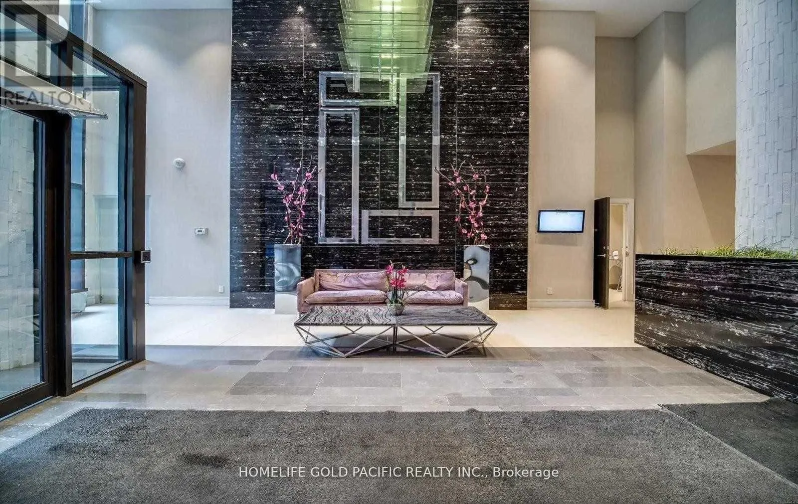 9201 Yonge Street, #1807