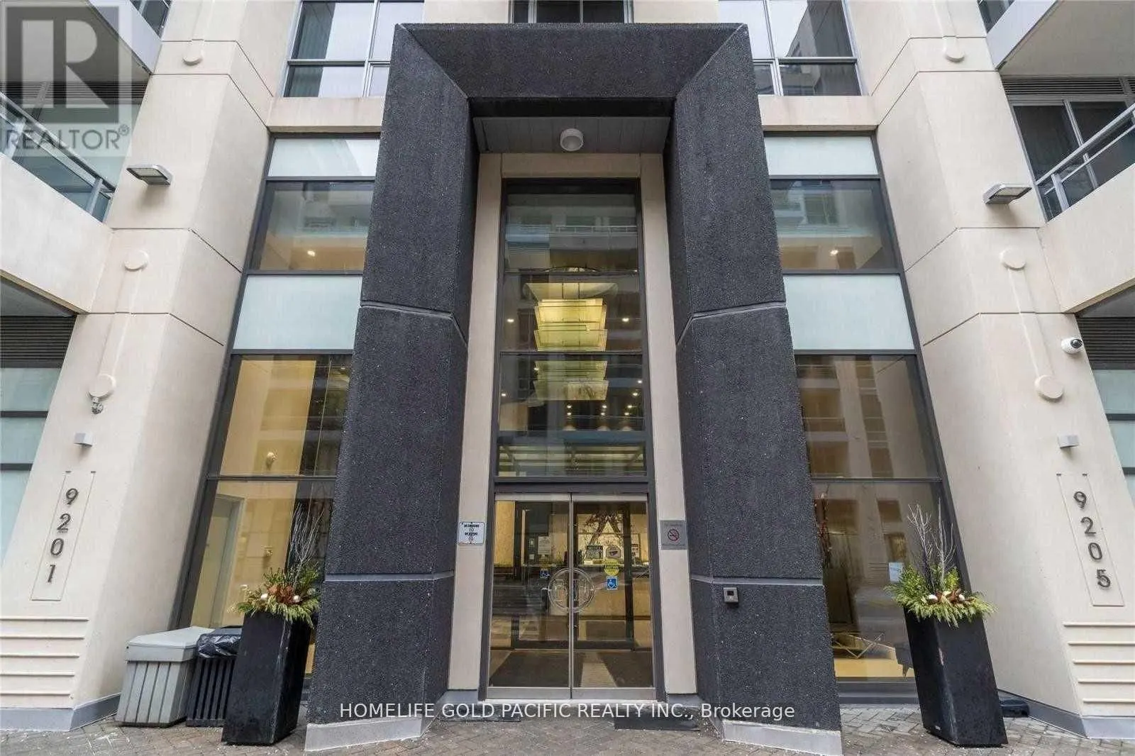 9201 Yonge Street, #1807