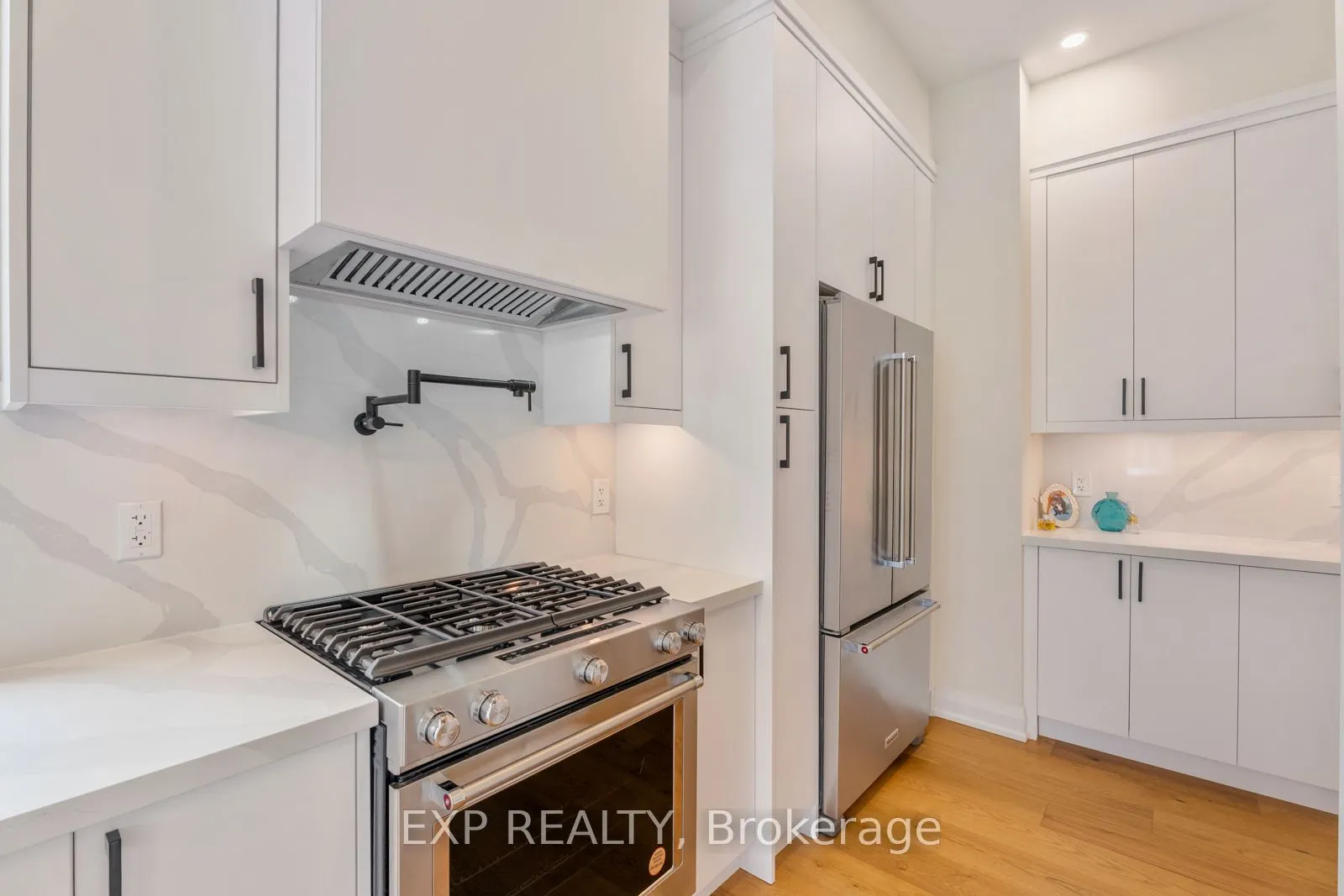 271 Main Street N