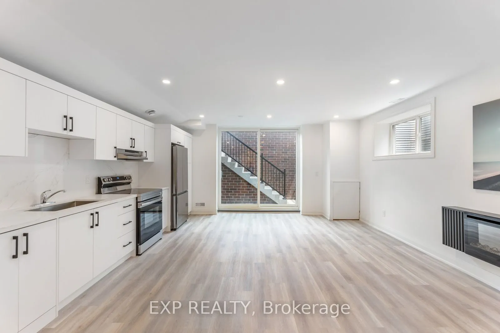 271 Main Street N