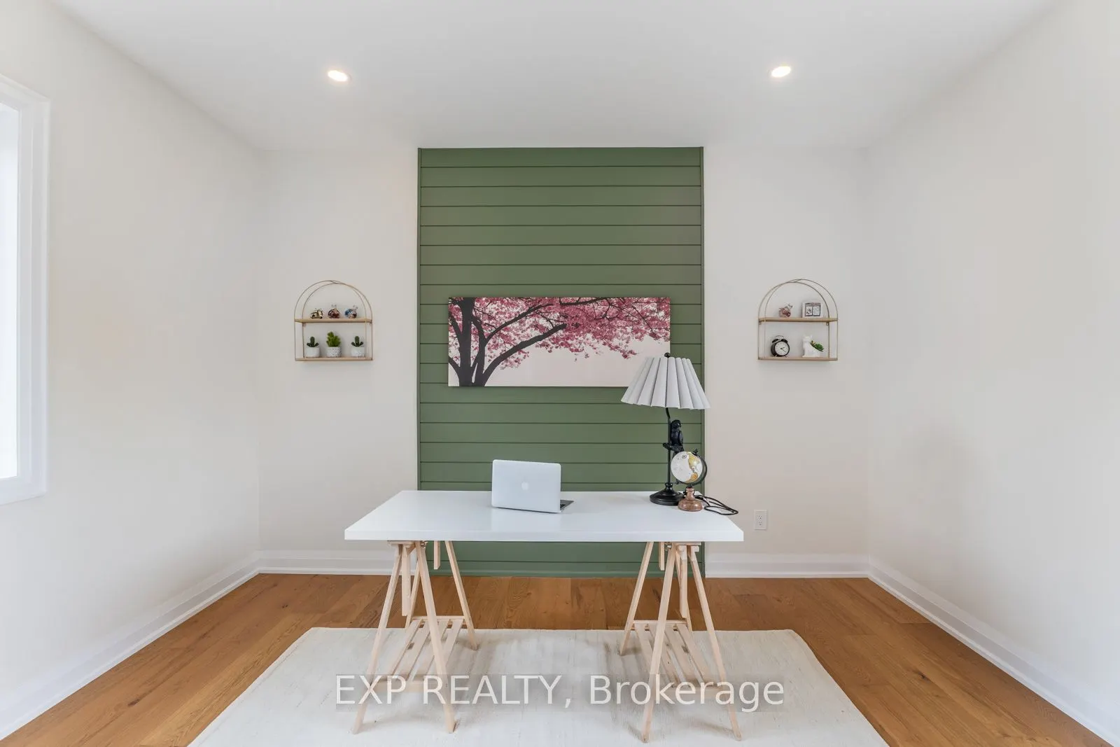 271 Main Street N