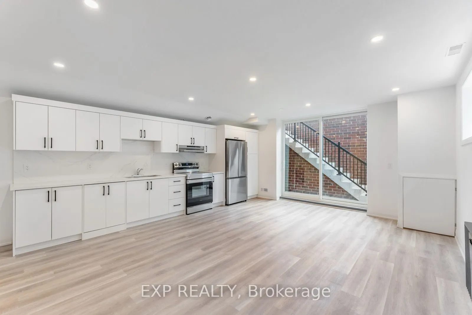 271 Main Street N