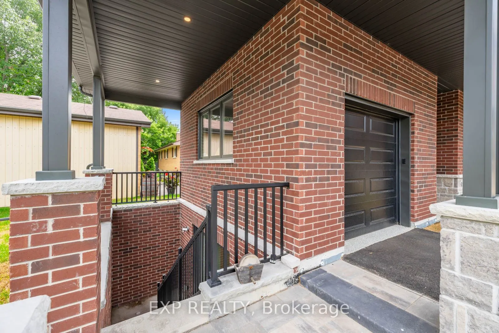 271 Main Street N