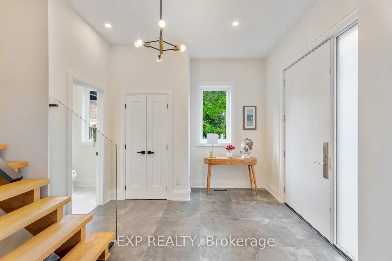 271 Main Street N