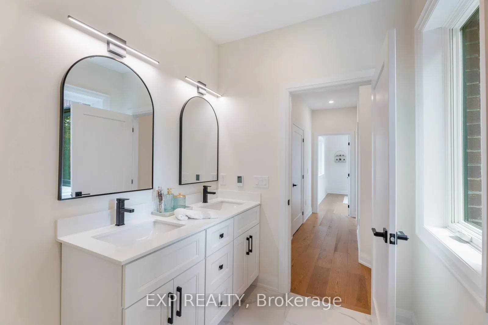 271 Main Street N