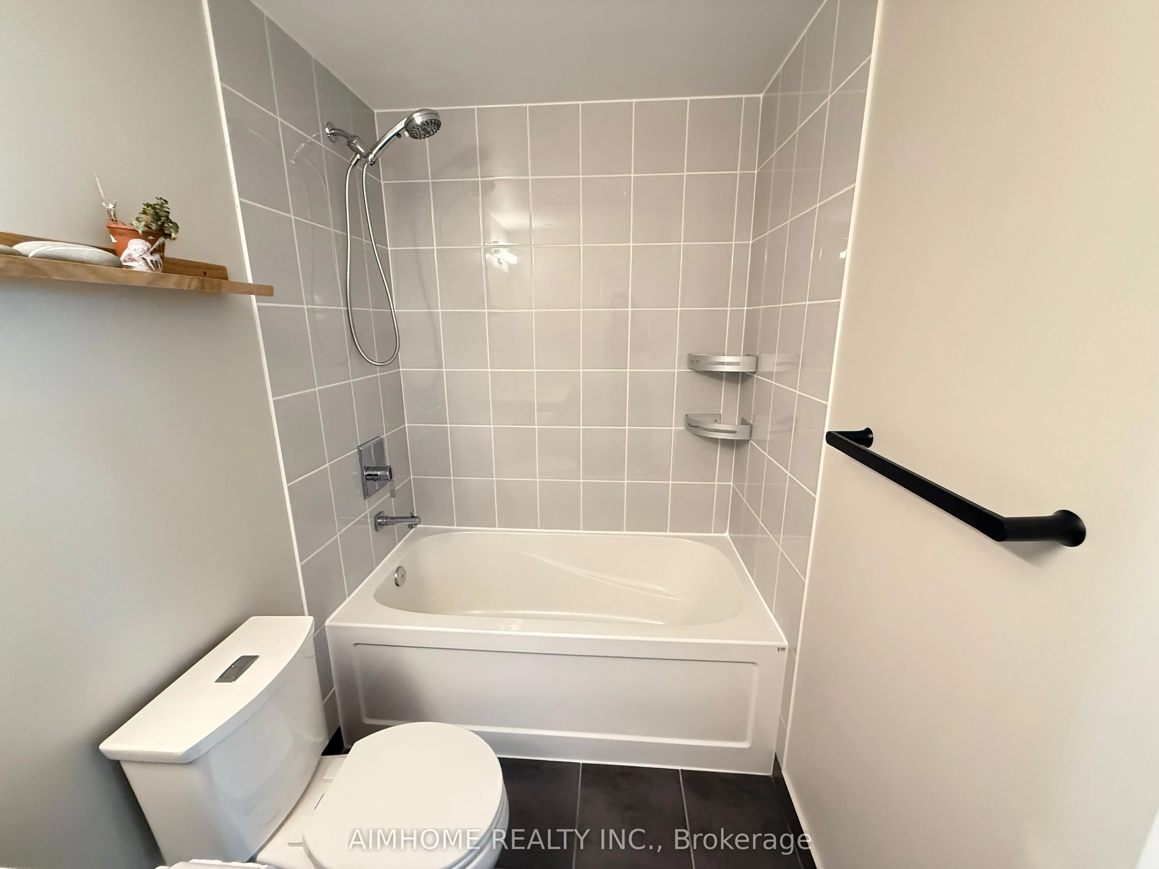 7167 Yonge Street, #903