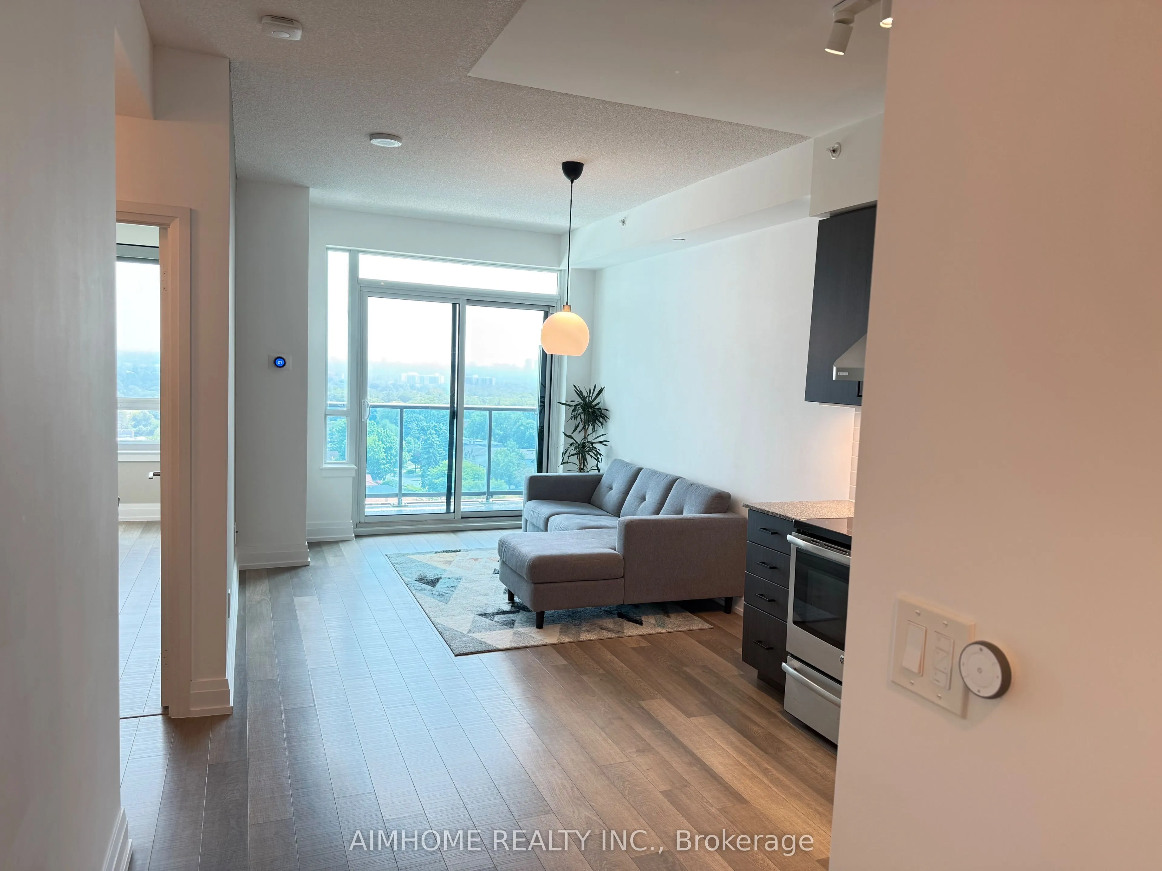 7167 Yonge Street, #903
