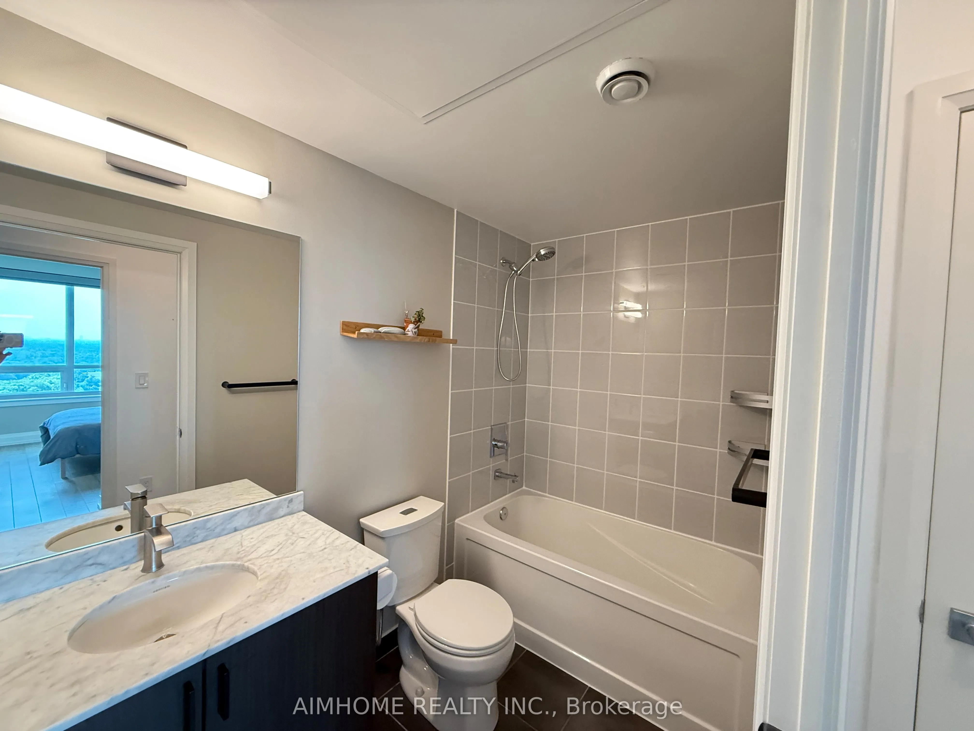 7167 Yonge Street, #903
