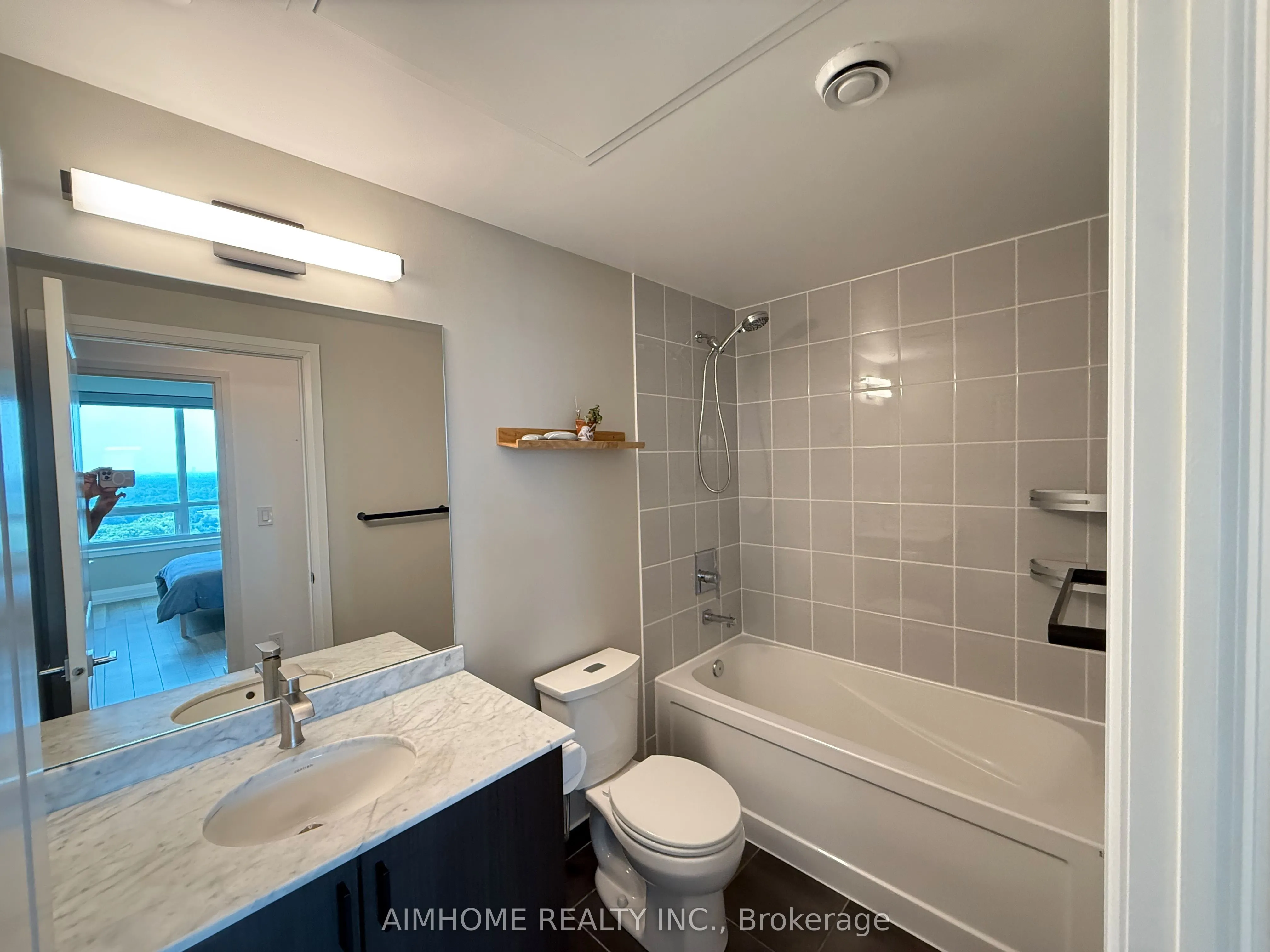 7167 Yonge Street, #903