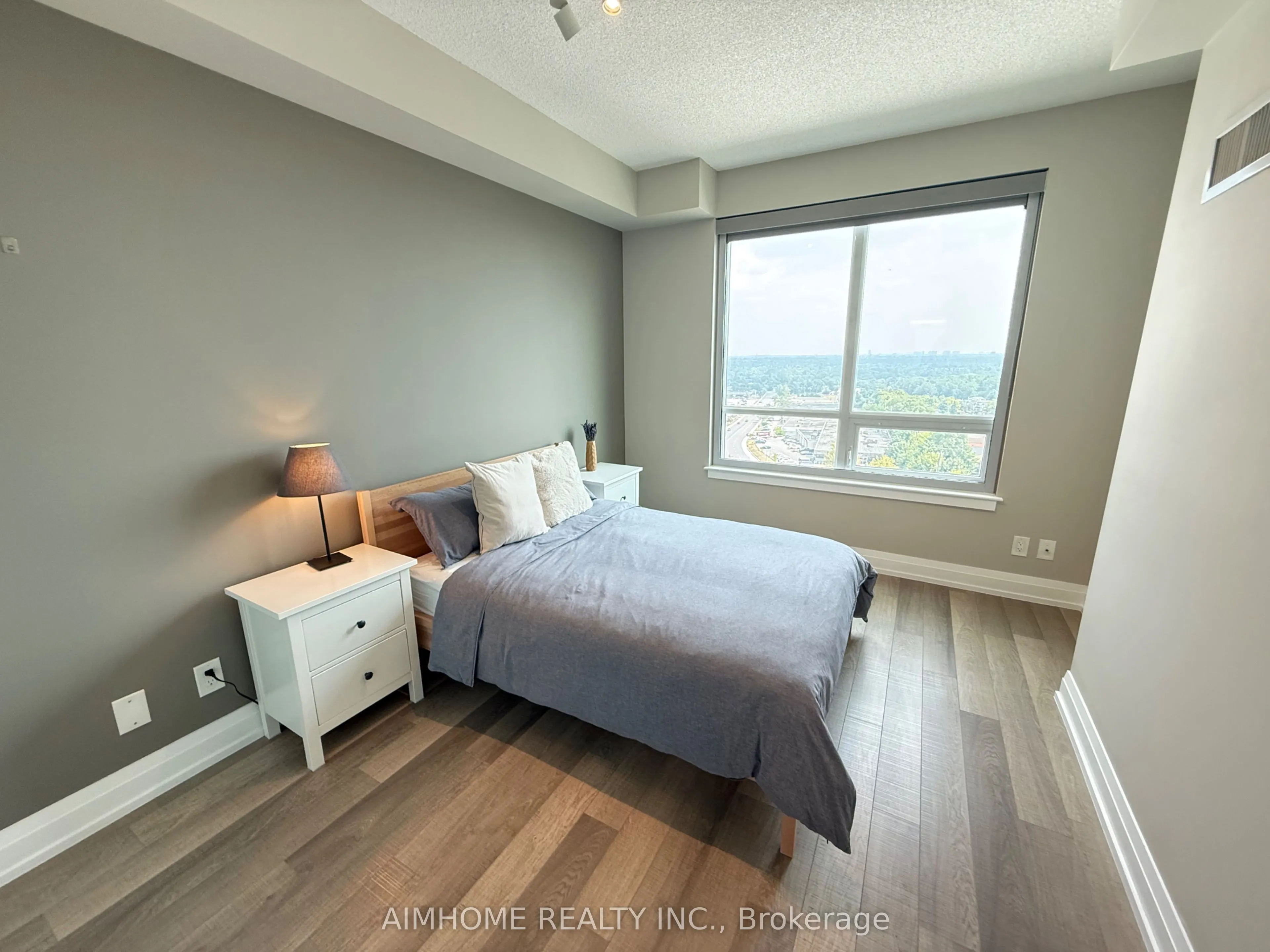 7167 Yonge Street, #903