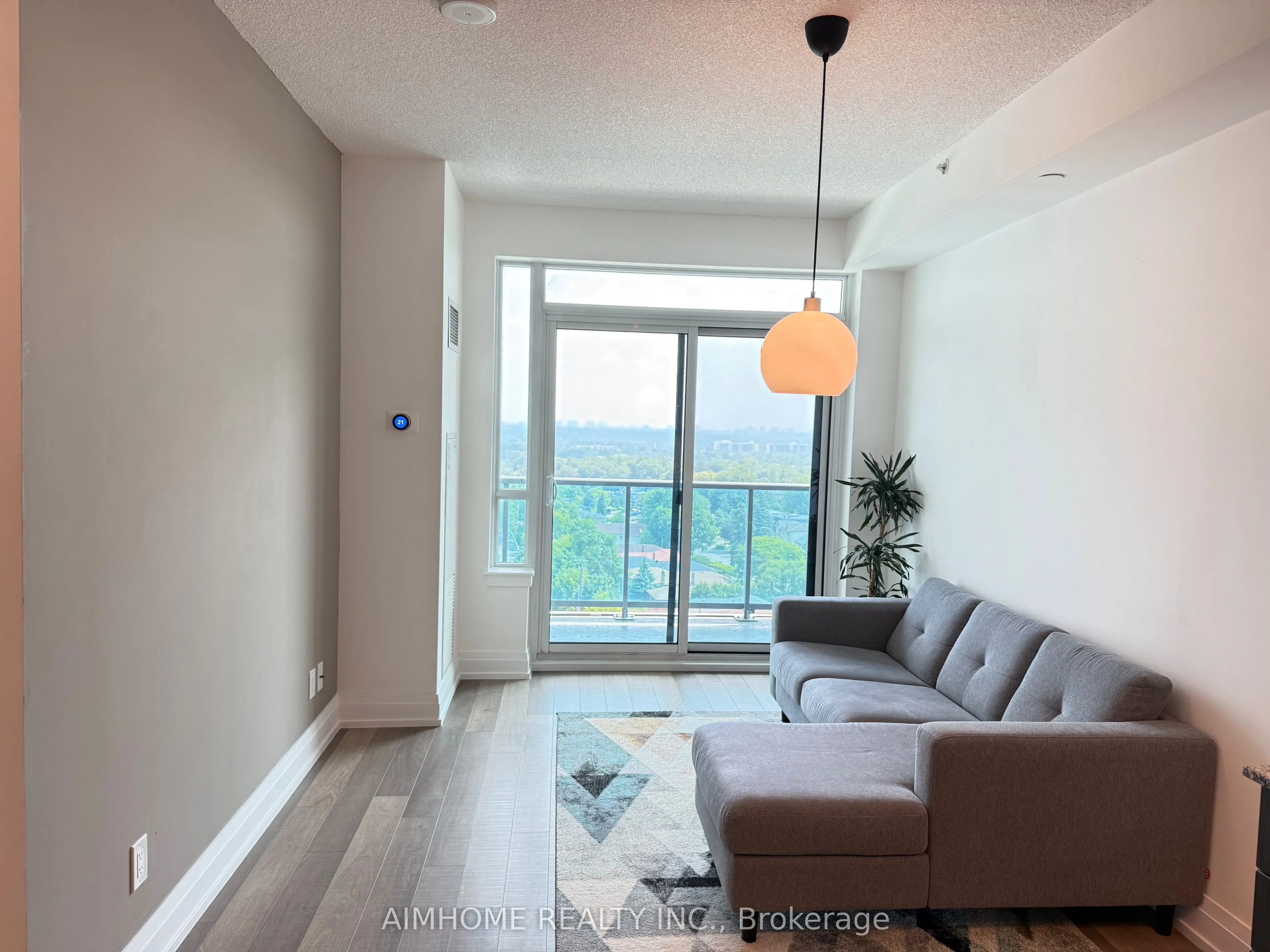 7167 Yonge Street, #903