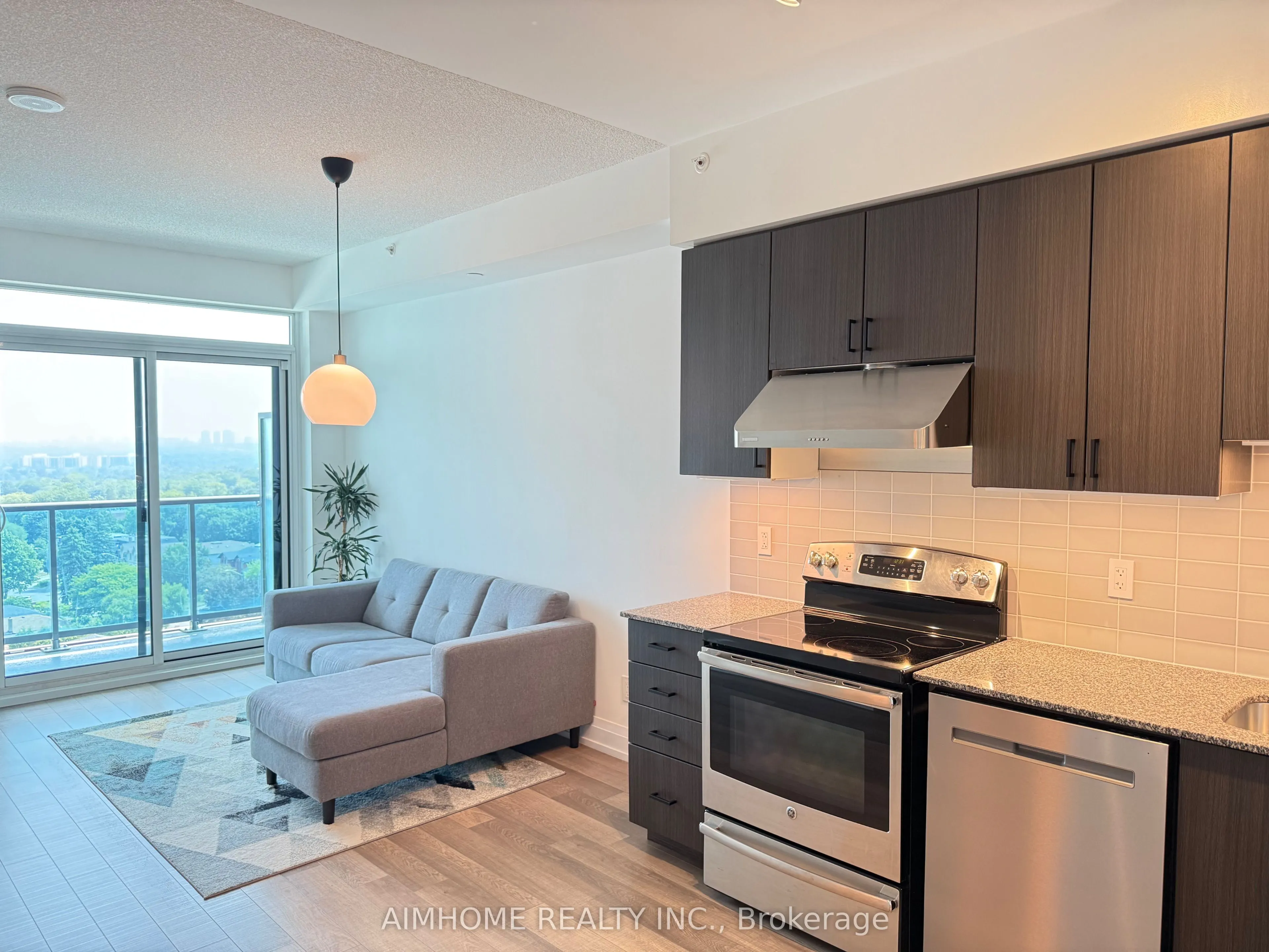 7167 Yonge Street, #903