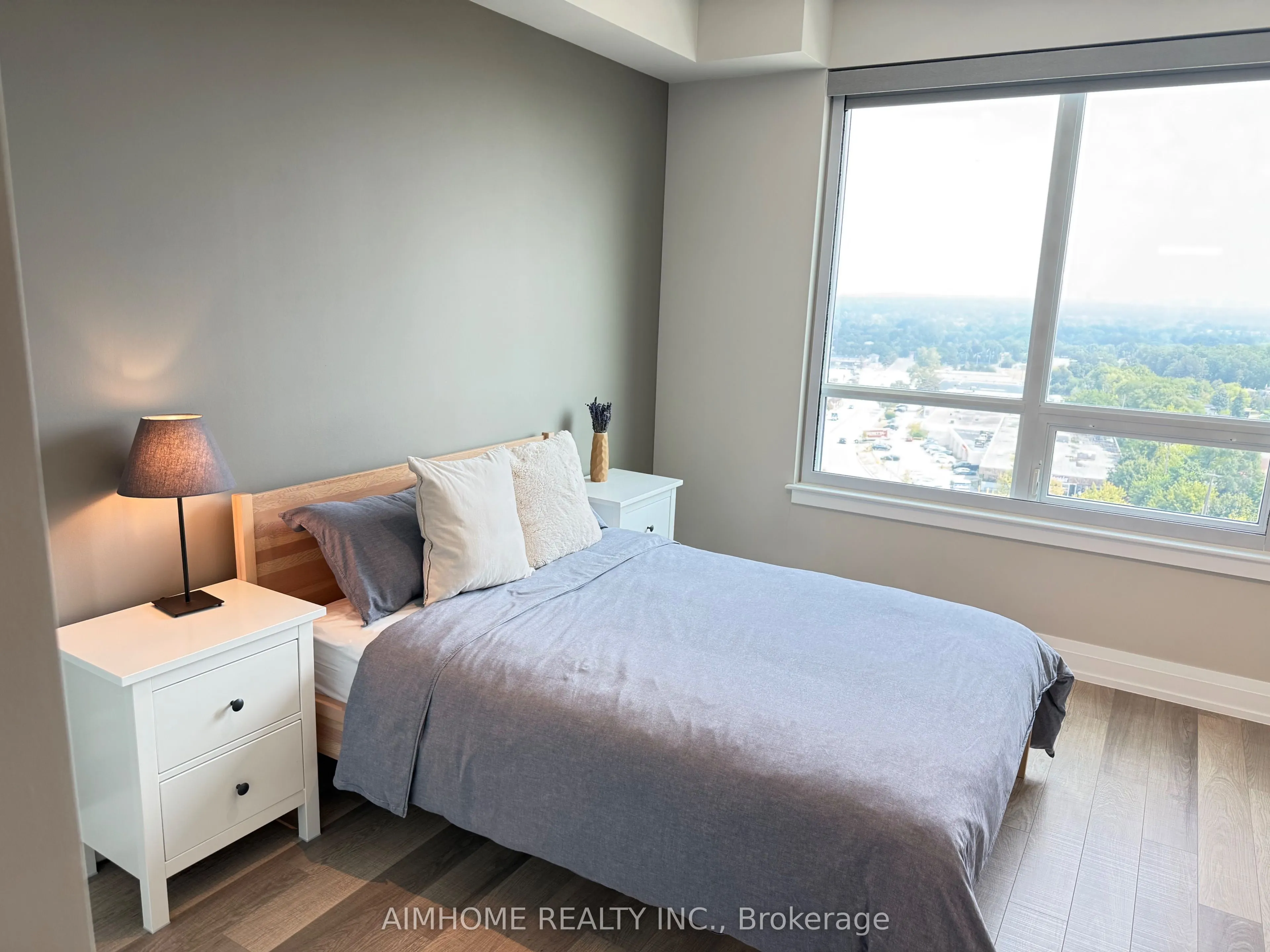 7167 Yonge Street, #903