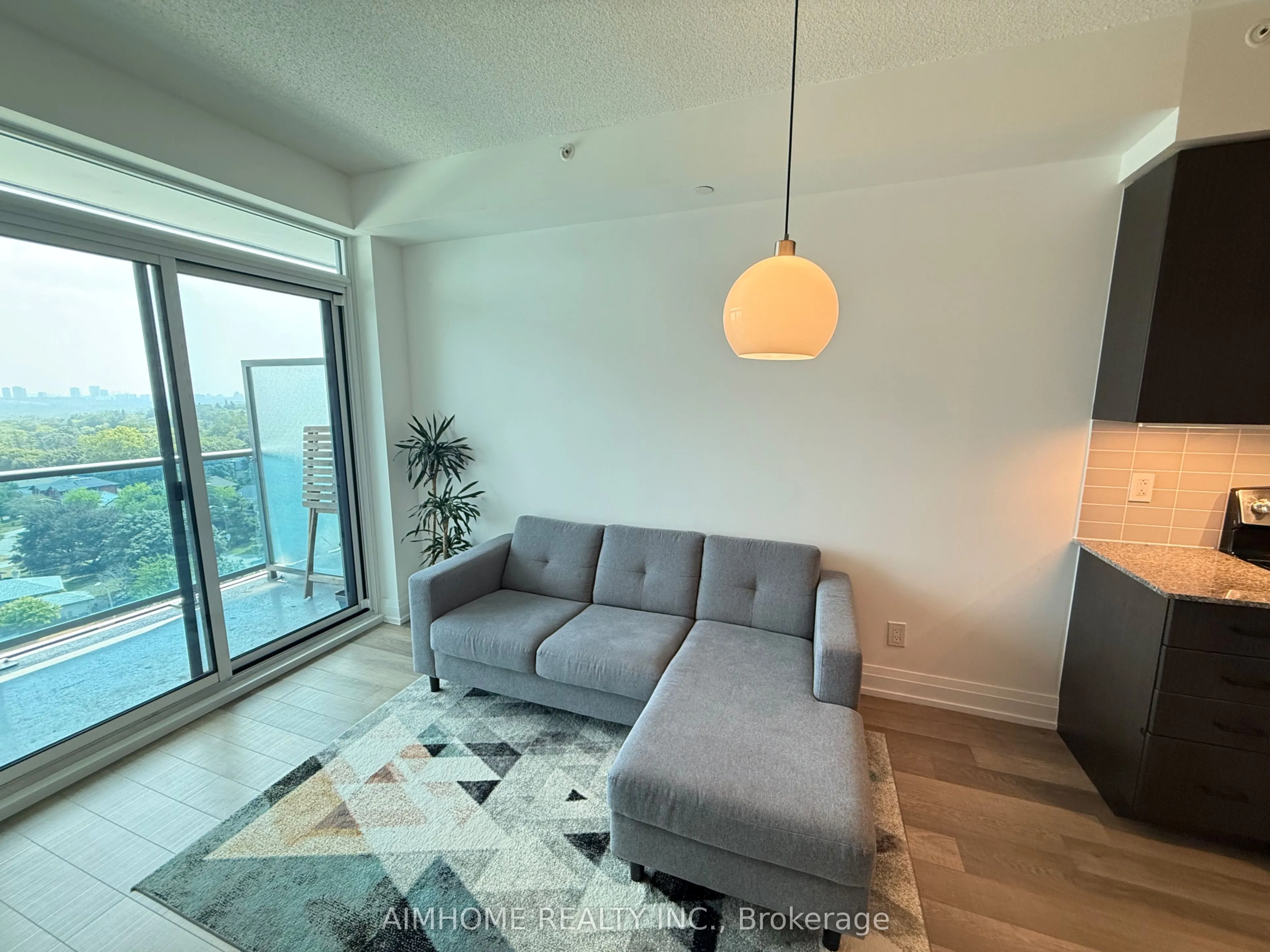 7167 Yonge Street, #903