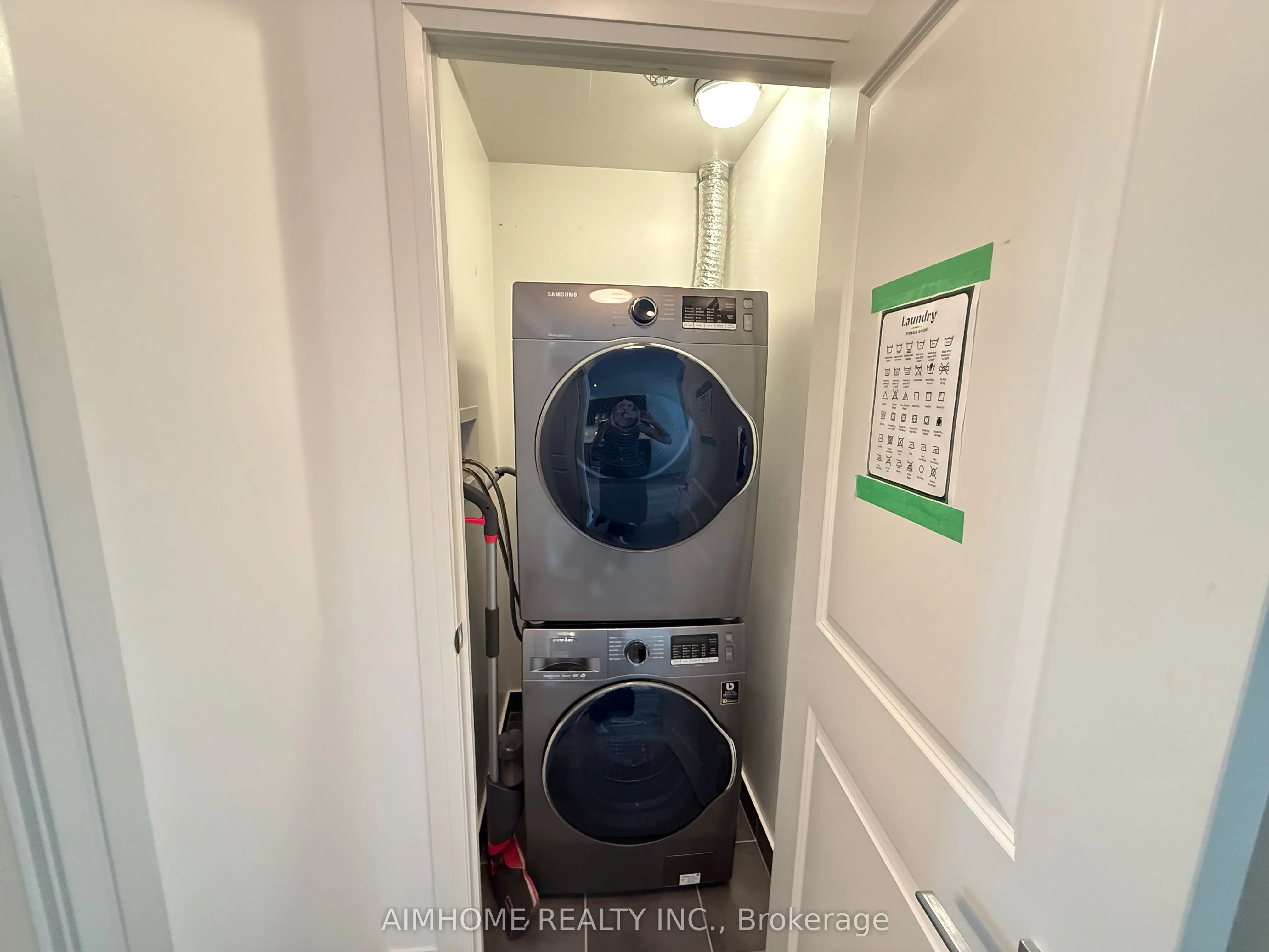 7167 Yonge Street, #903