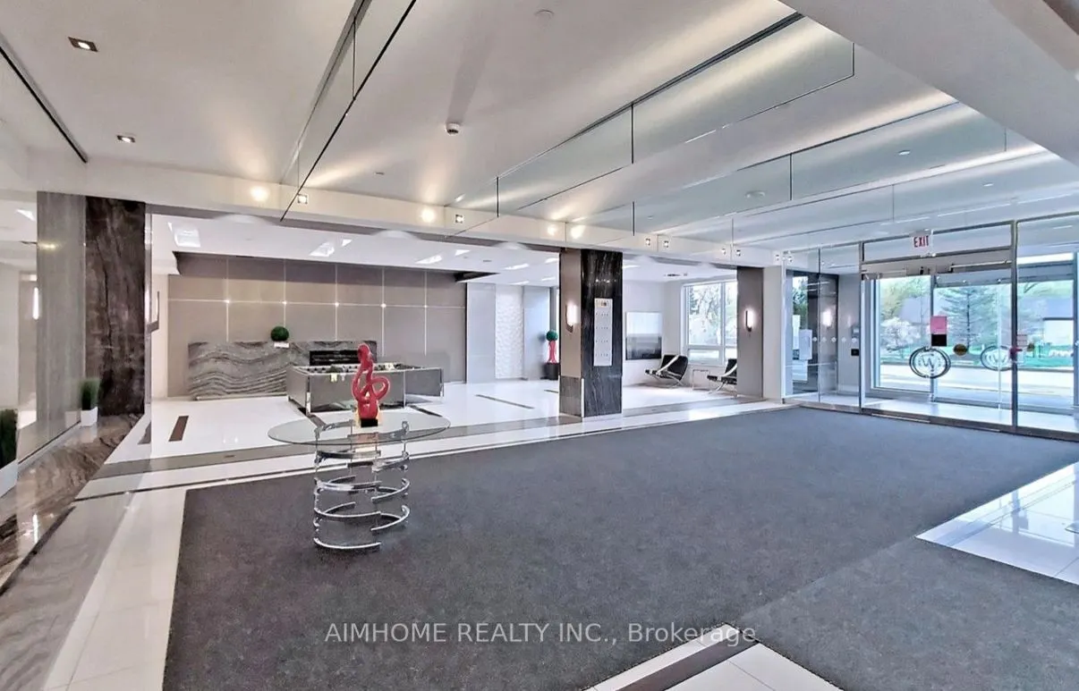 7167 Yonge Street, #903