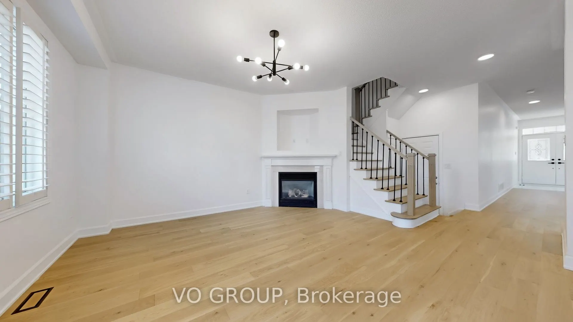 32 Daiseyfield Crescent
