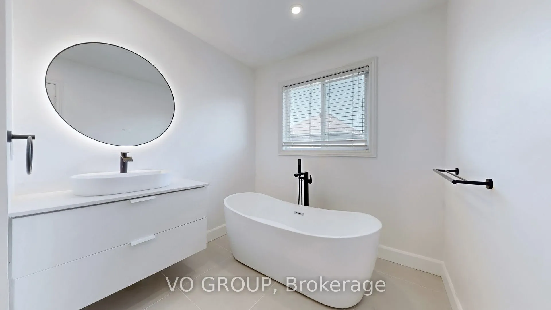 32 Daiseyfield Crescent