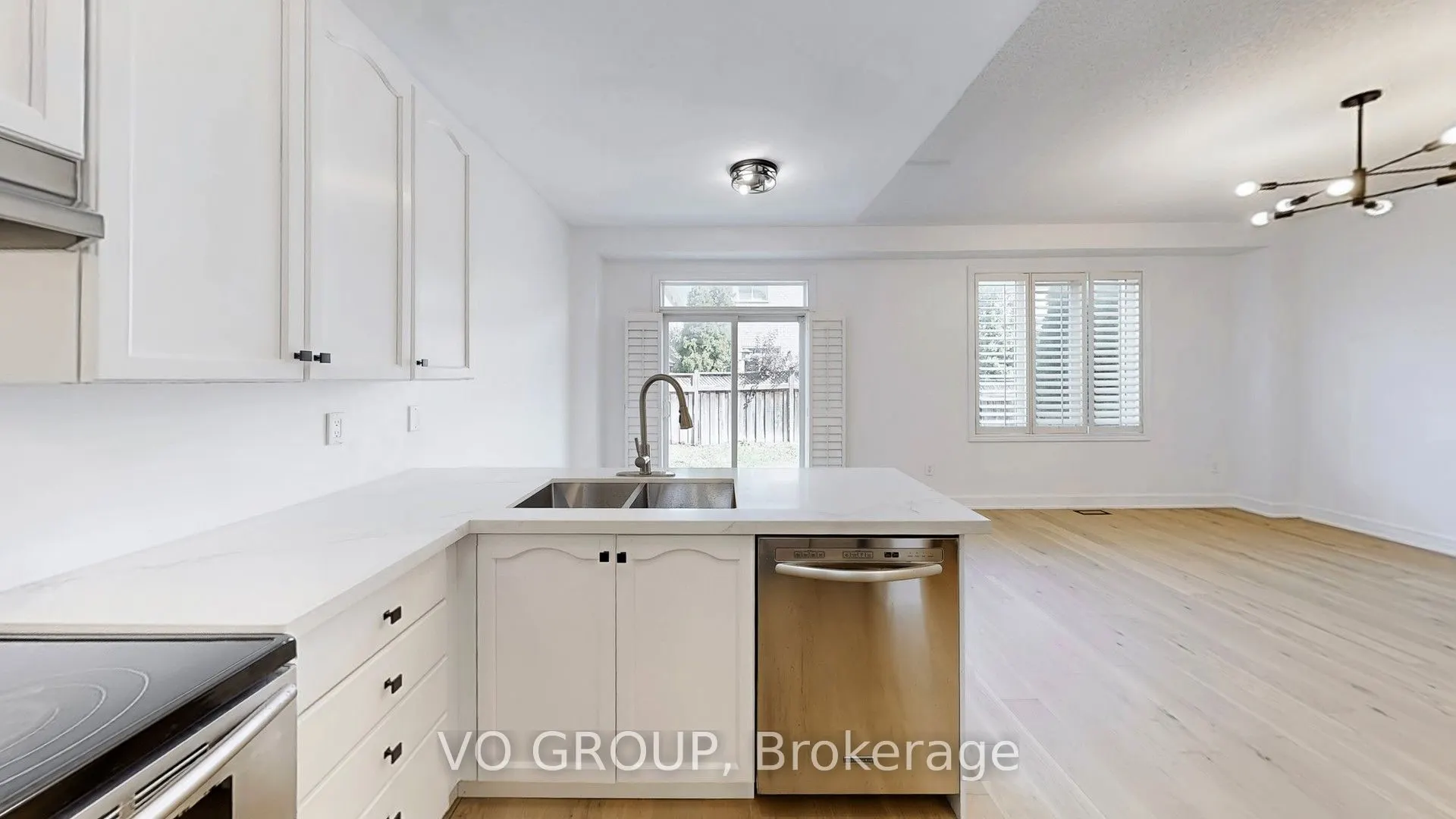 32 Daiseyfield Crescent