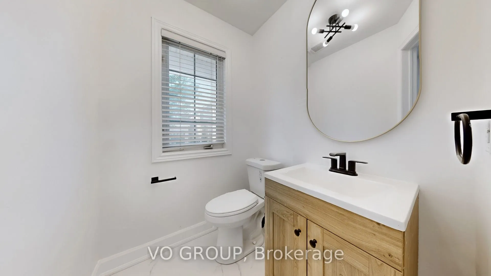 32 Daiseyfield Crescent