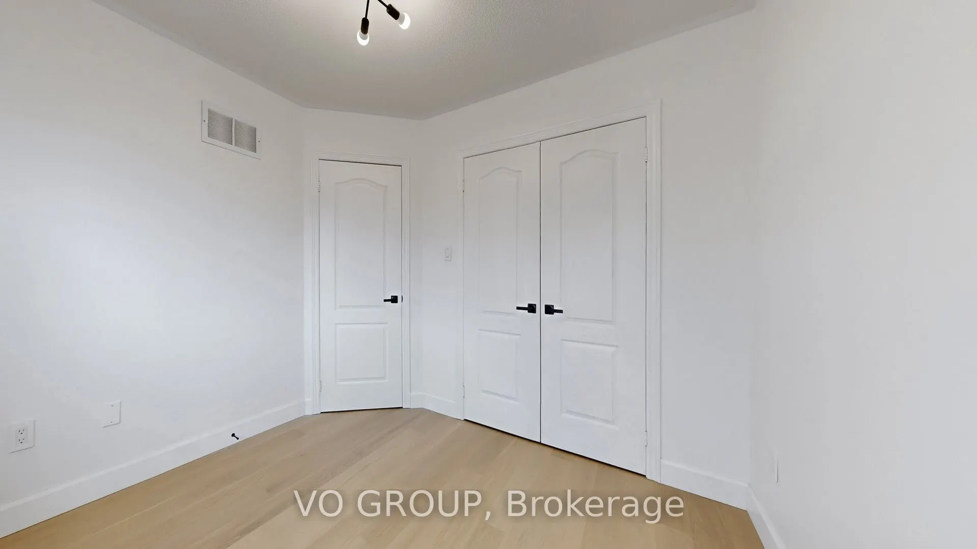 32 Daiseyfield Crescent