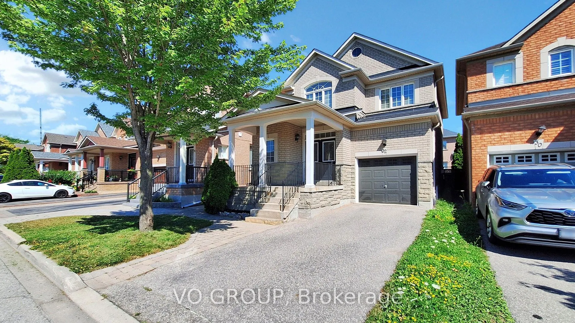 32 Daiseyfield Crescent