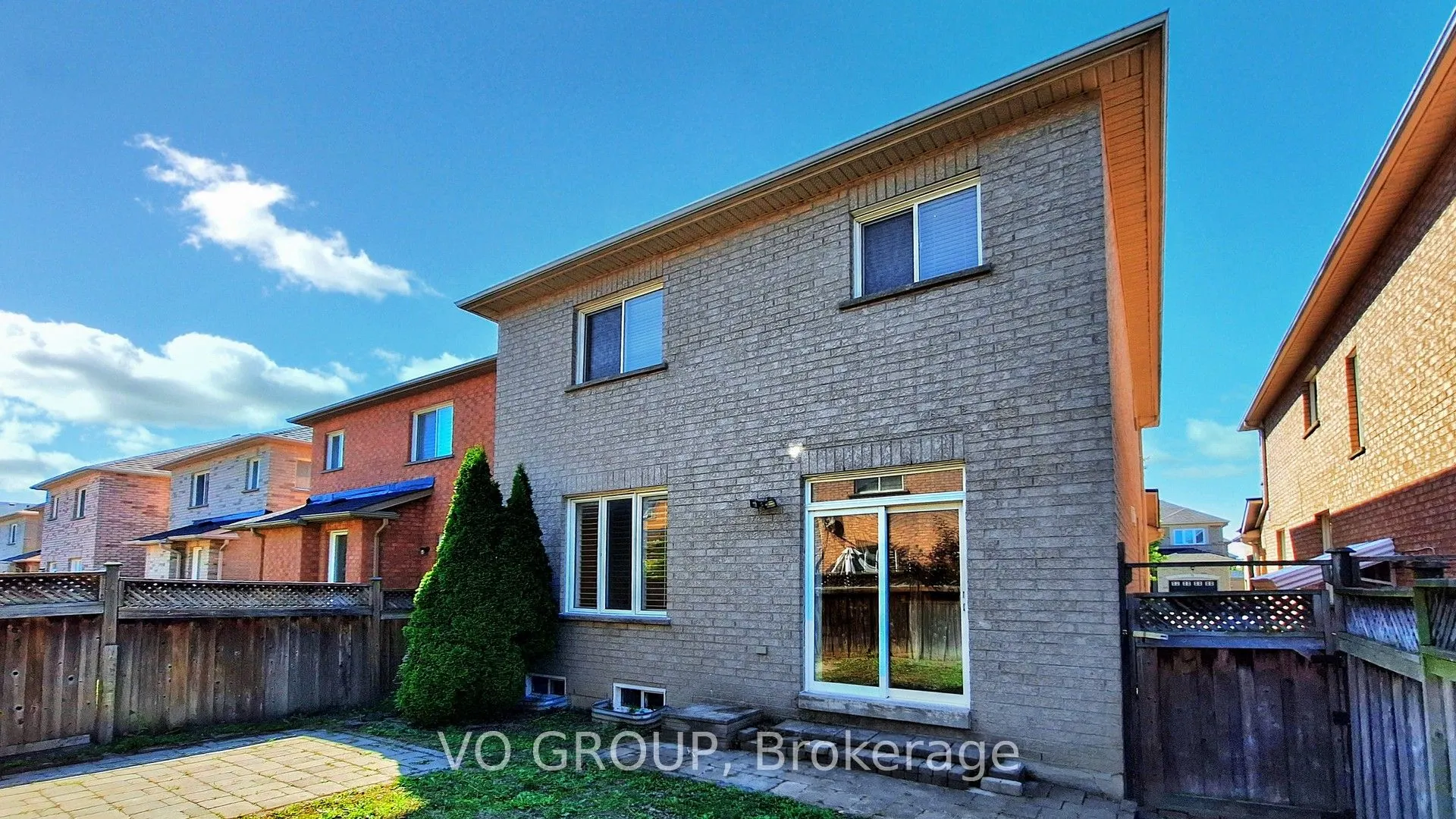 32 Daiseyfield Crescent