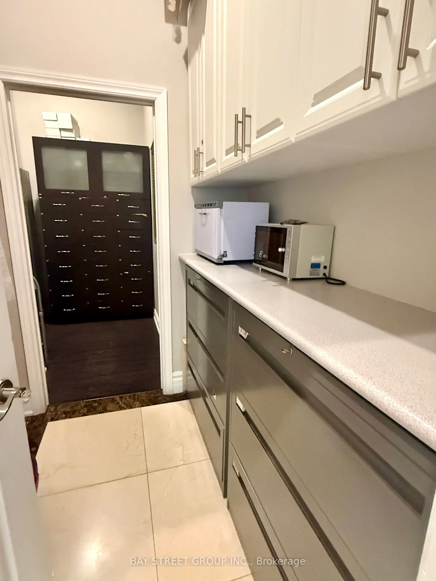 9140 Leslie Street, #103