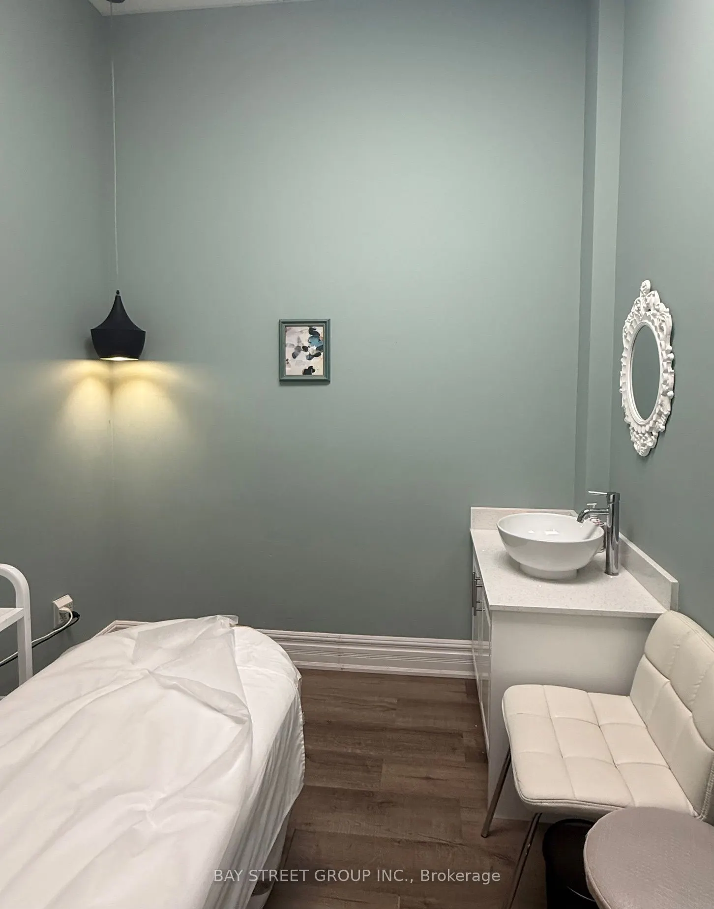 9140 Leslie Street, #103