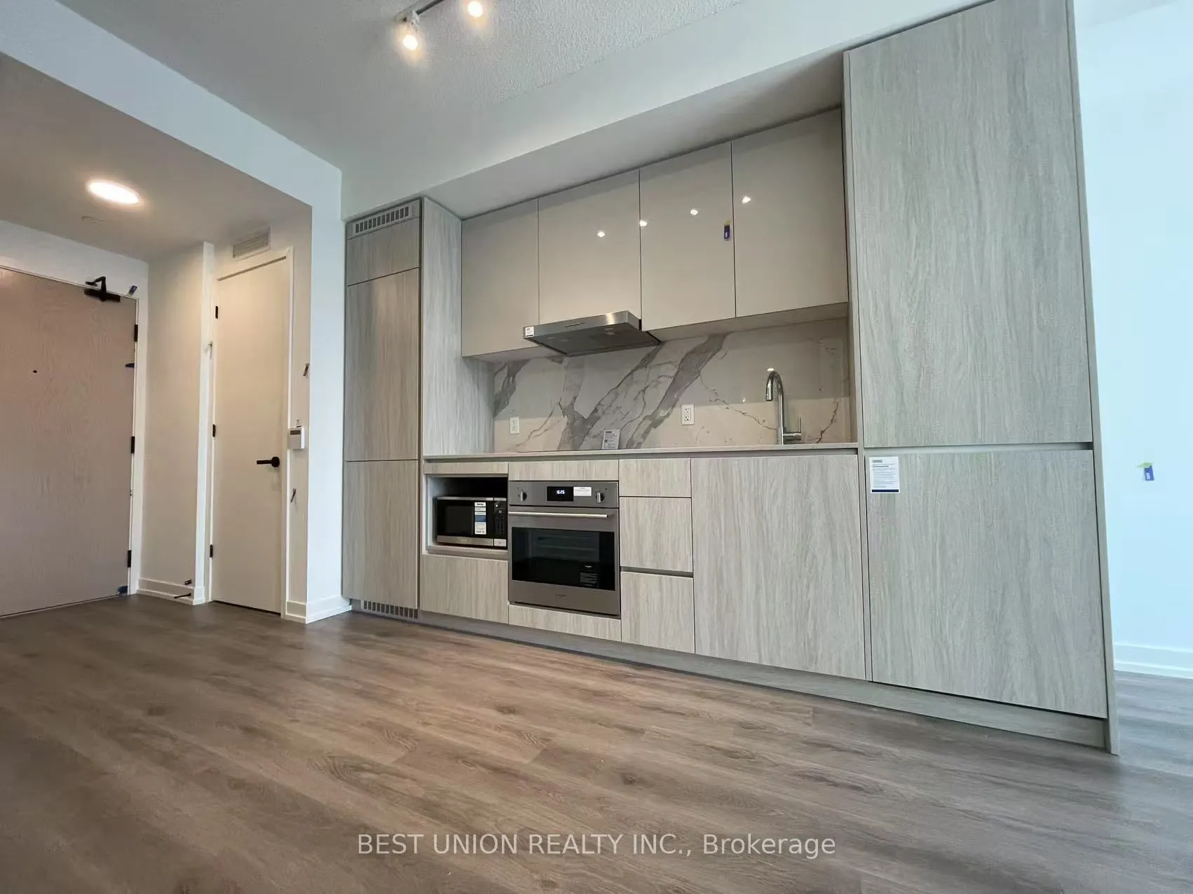 28 Interchange Way, #2802