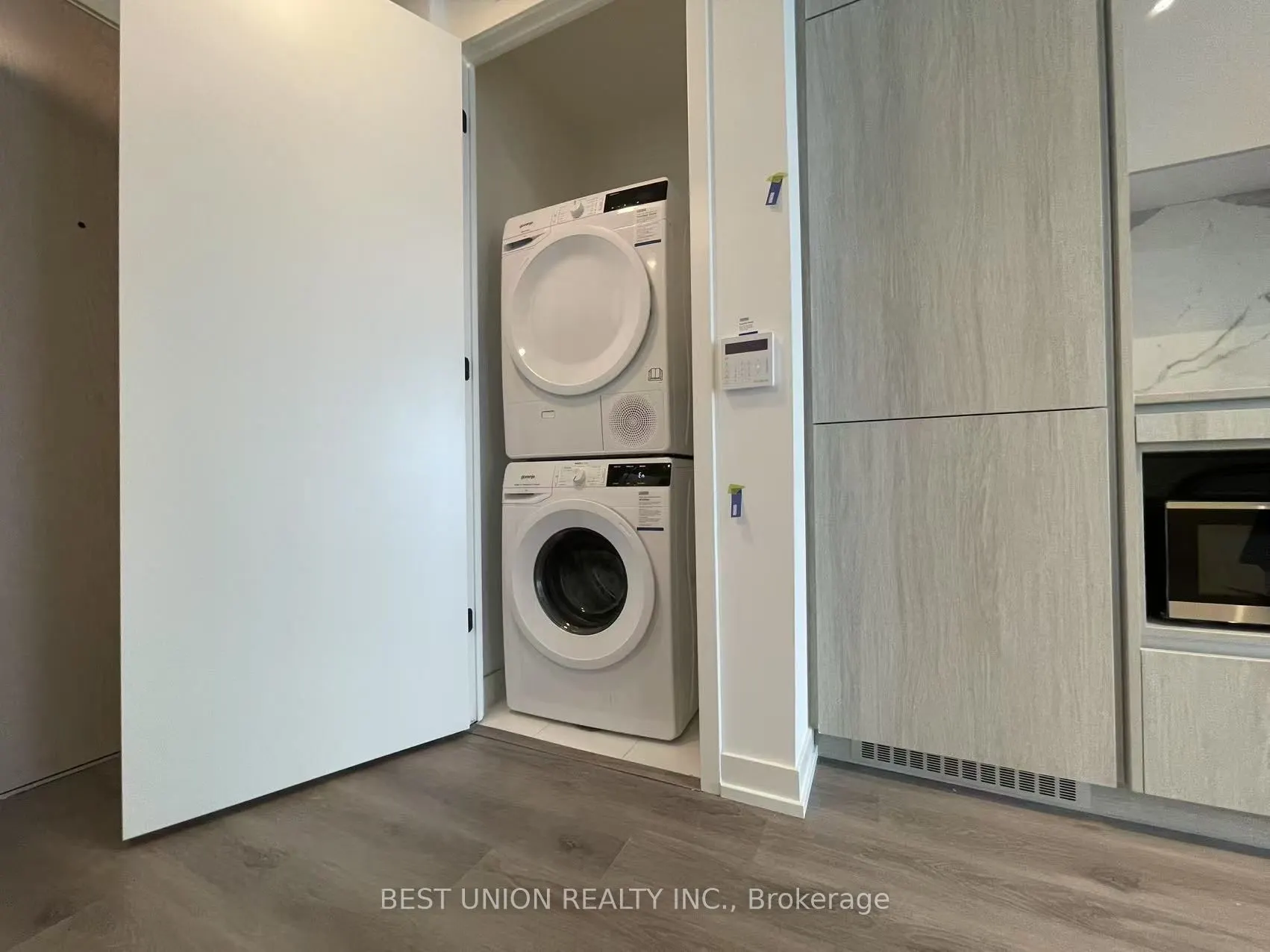28 Interchange Way, #2802