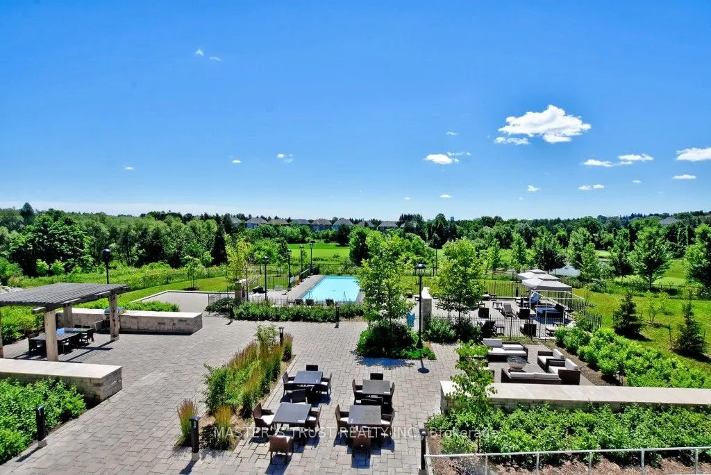15 Stollery Pond Crescent, #307