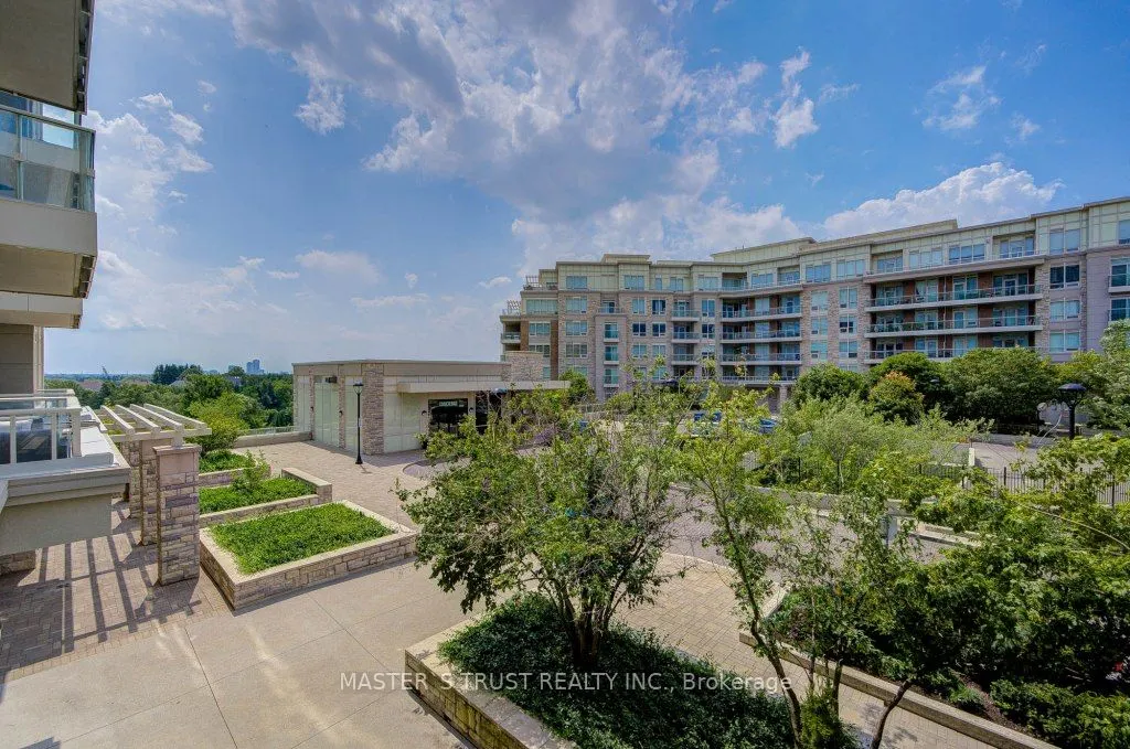 15 Stollery Pond Crescent, #307