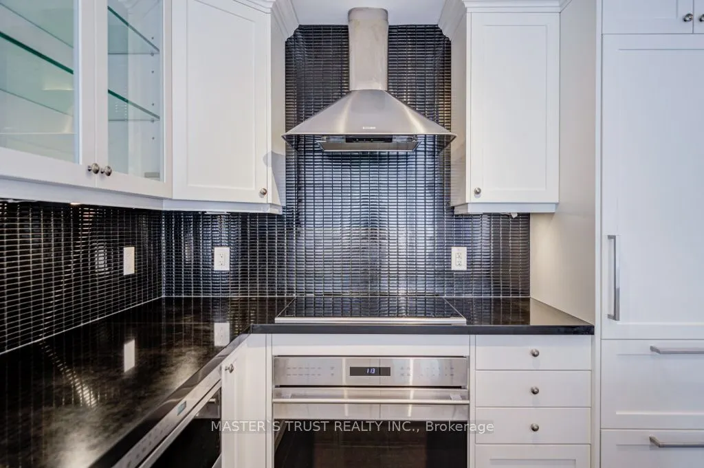 15 Stollery Pond Crescent, #307