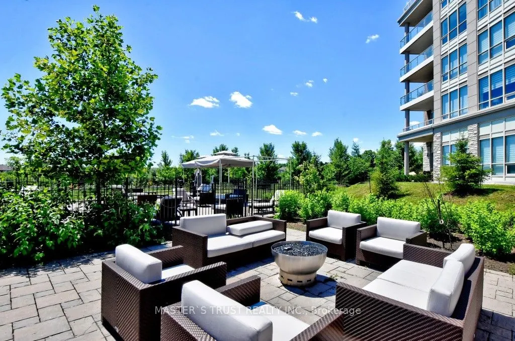 15 Stollery Pond Crescent, #307