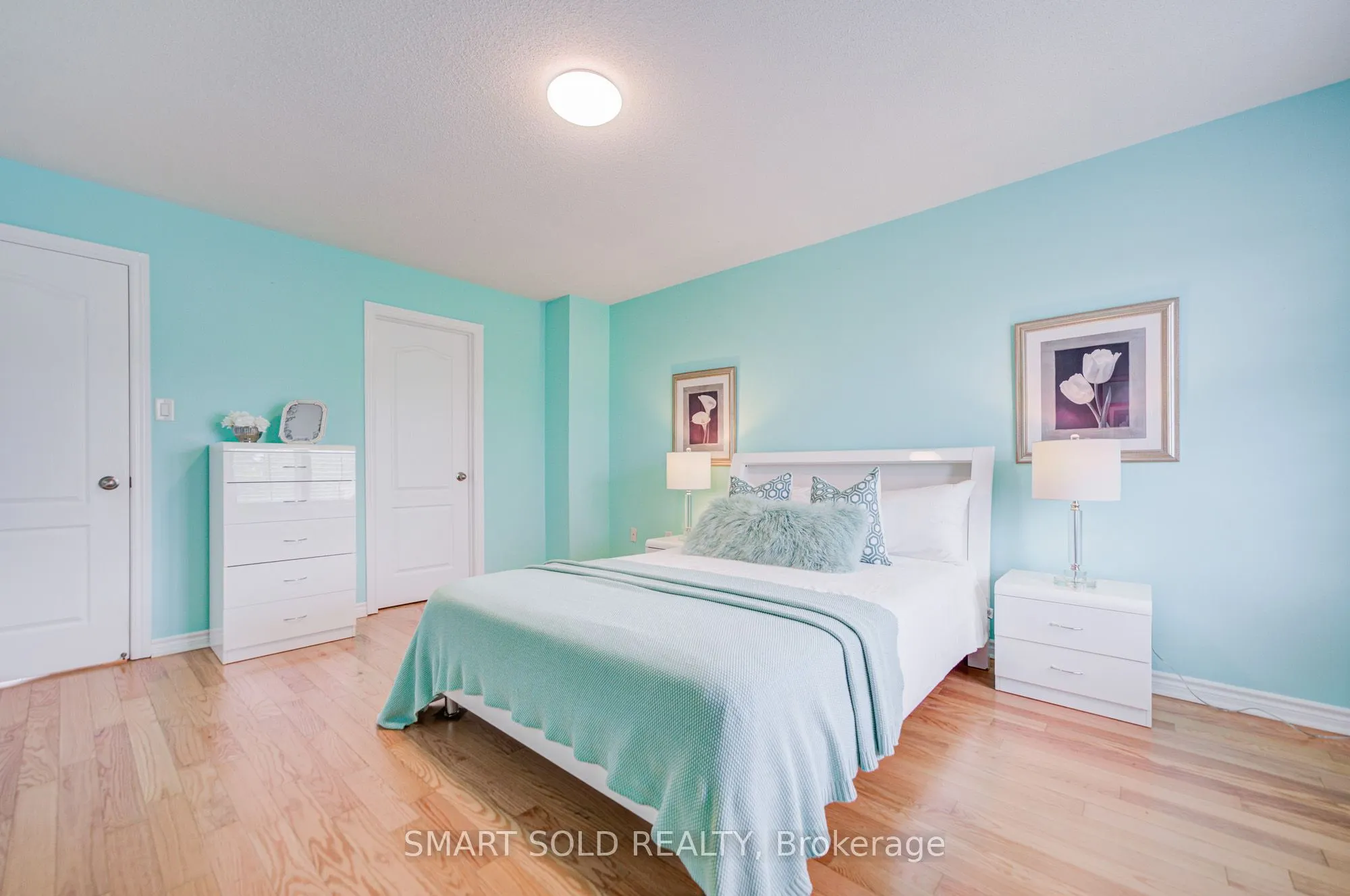 4 Thornhill Woods Drive