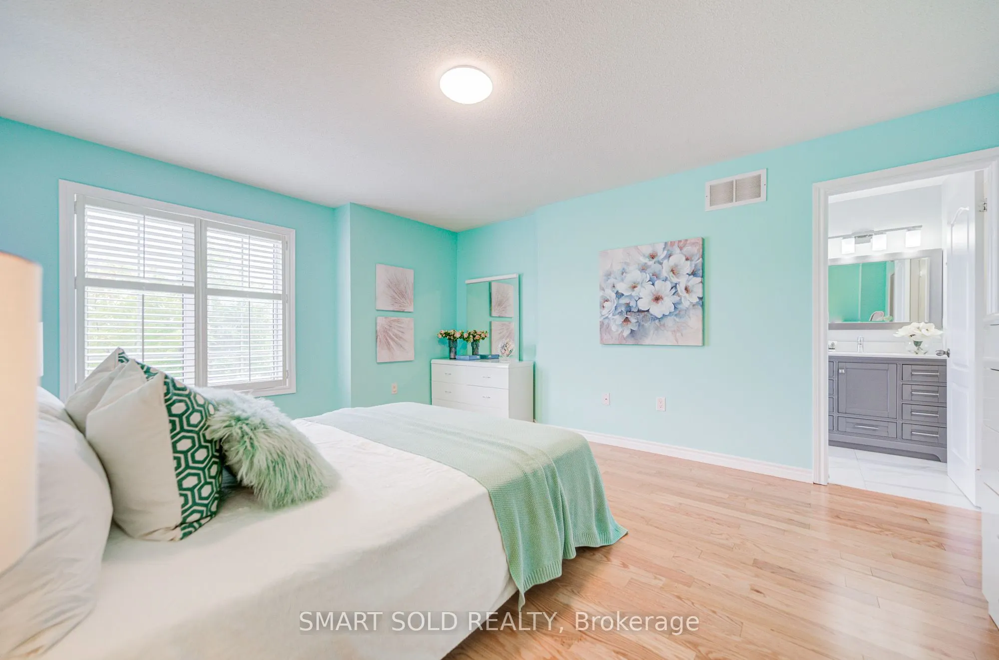 4 Thornhill Woods Drive
